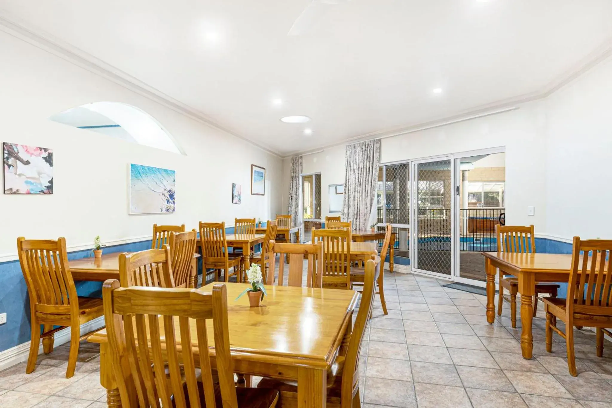 Restaurant/Places to Eat in Inn The Tuarts Guest Lodge Busselton Accommodation - Adults Only