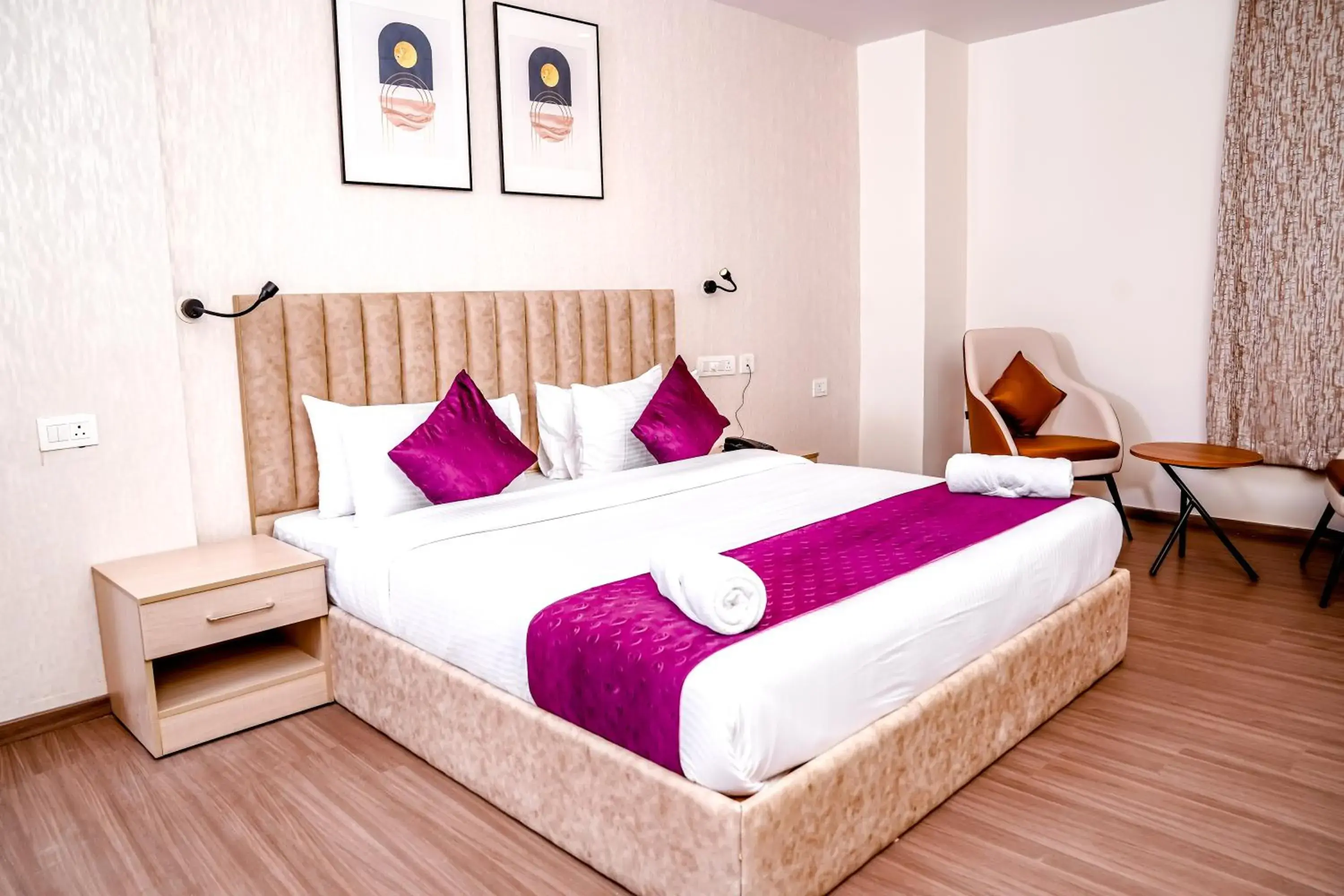 Bedroom, Bed in Casa Hotel & Suites, Gachibowli, Hyderabad