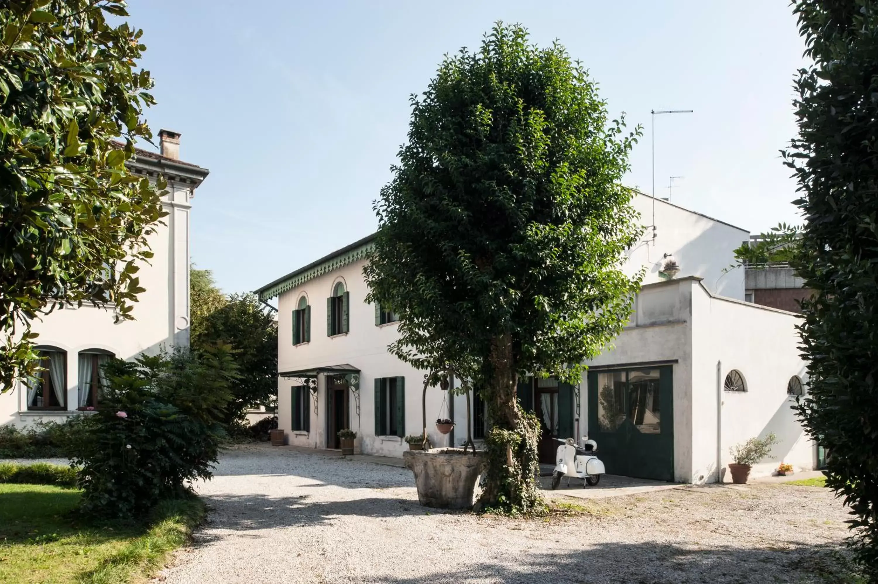 Property Building in Casa Lunia Guesthouse