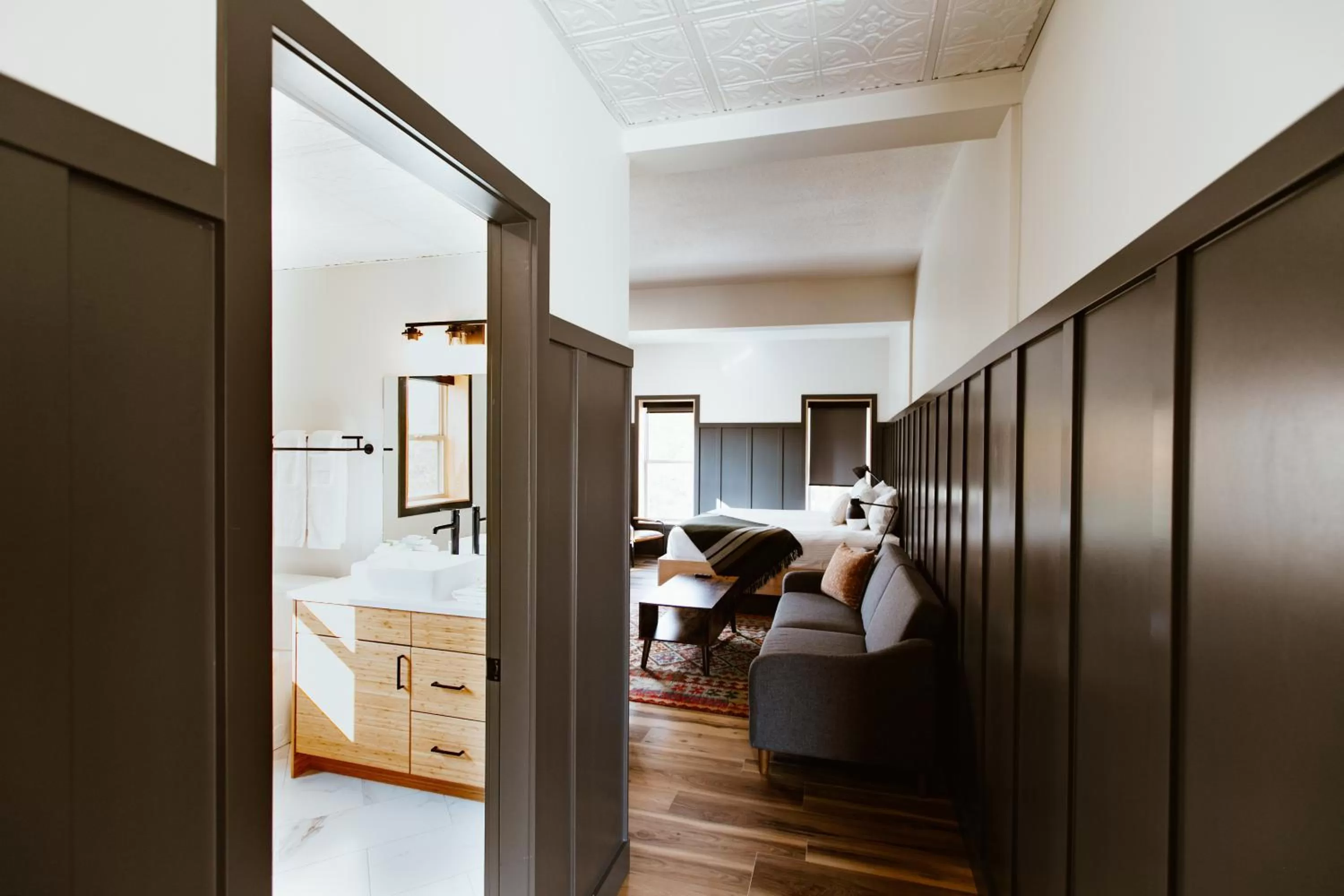 Bed in The Flying Steamshovel Inn