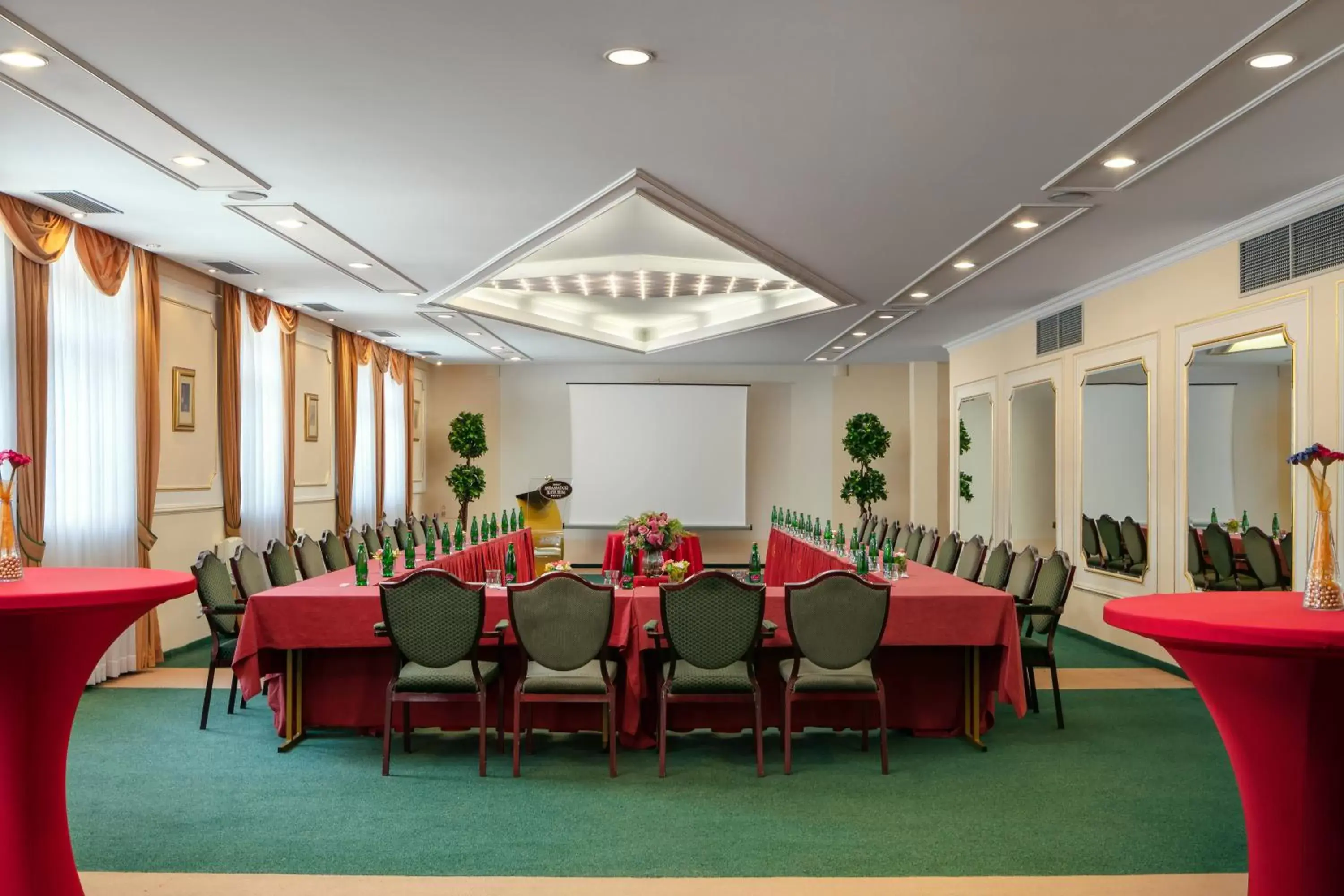 Meeting/conference room in Ambassador Zlata Husa