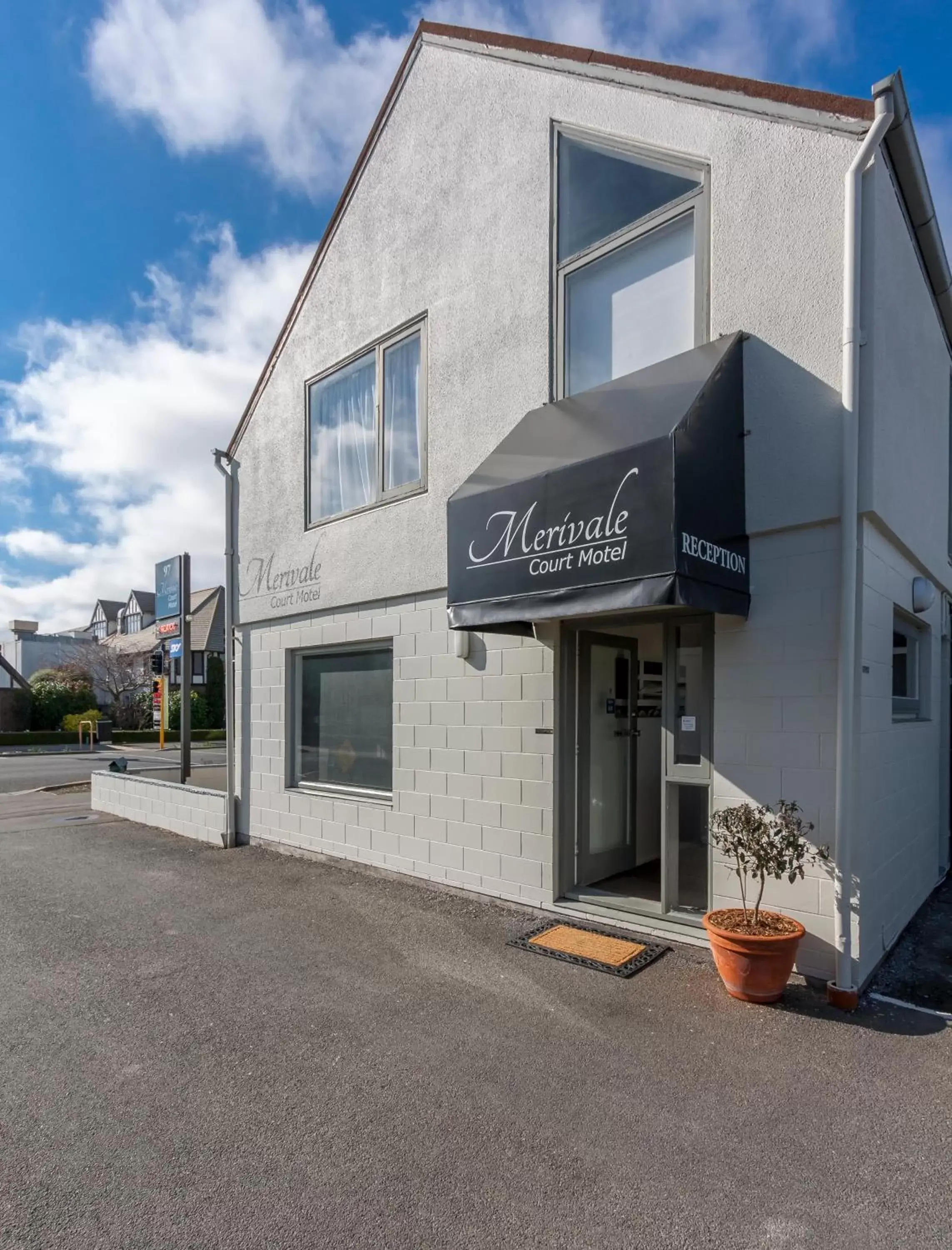 Facade/entrance, Property Building in Merivale Court Motel & Apartments