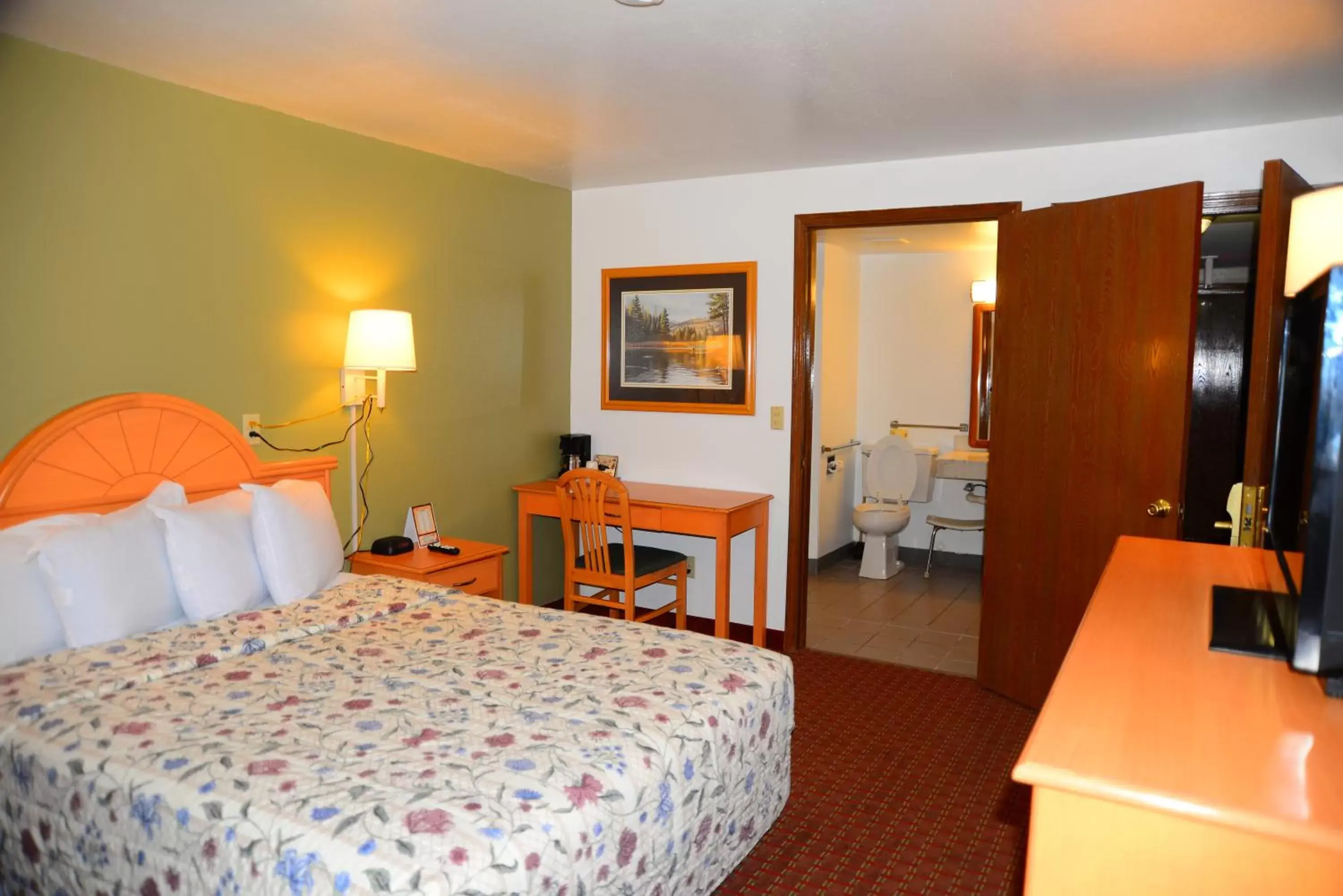 Bedroom, Bed in Budget Inn Express Bedroom, Bed in Budget Inn Express