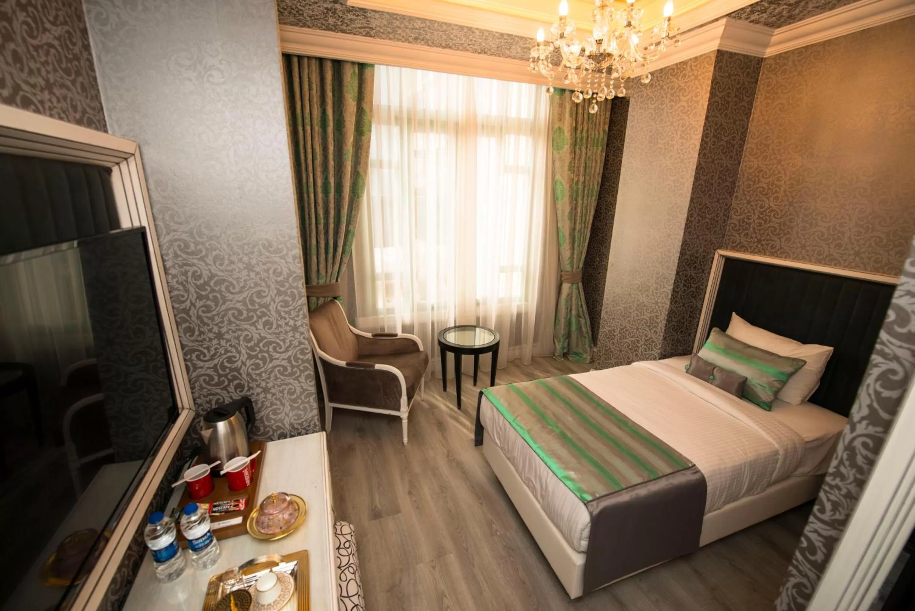 Photo of the whole room, Bed in Manesol Old City Bosphorus