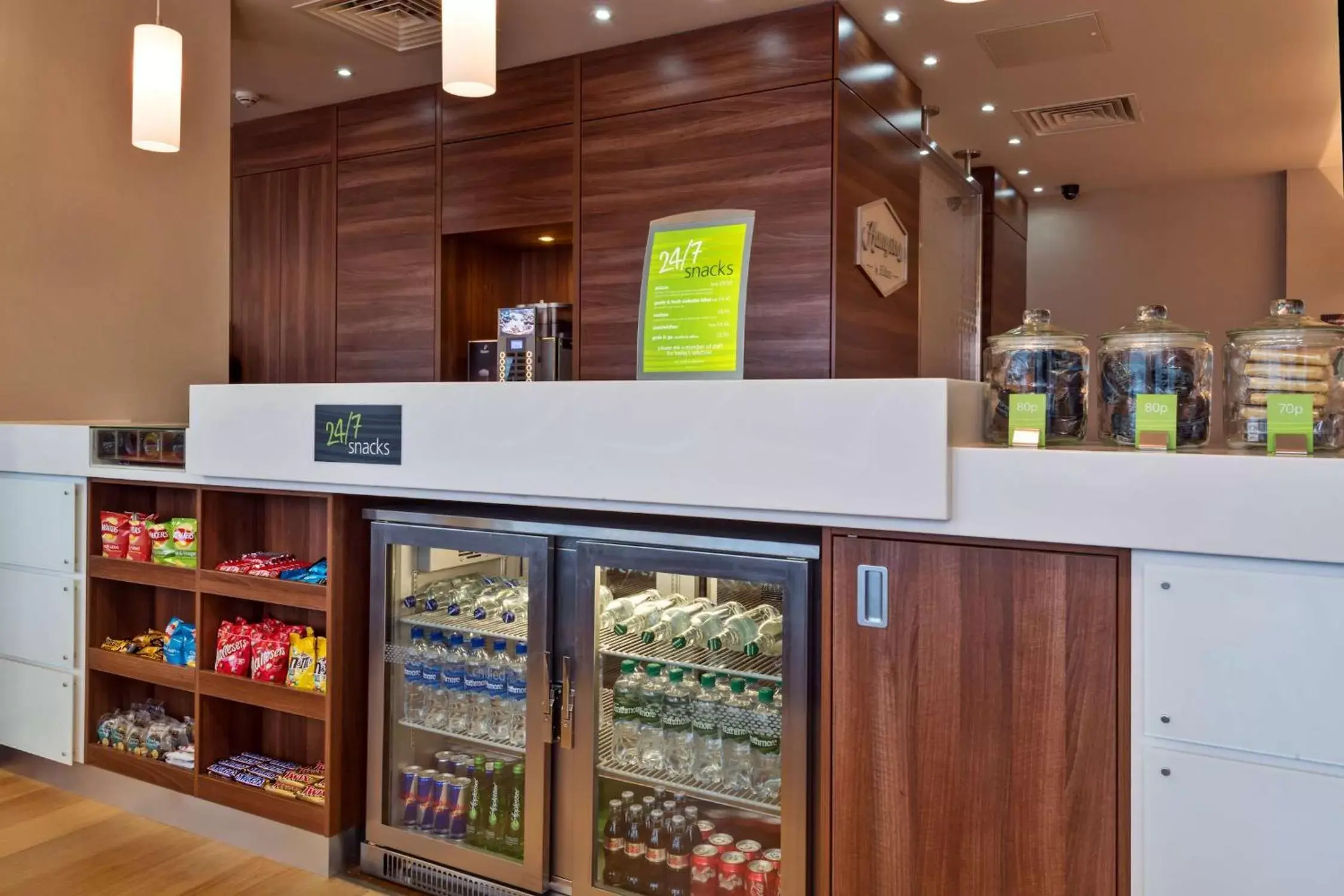 Photo of the whole room in Hampton by Hilton Luton Airport Photo of the whole room in Hampton by Hilton Luton Airport