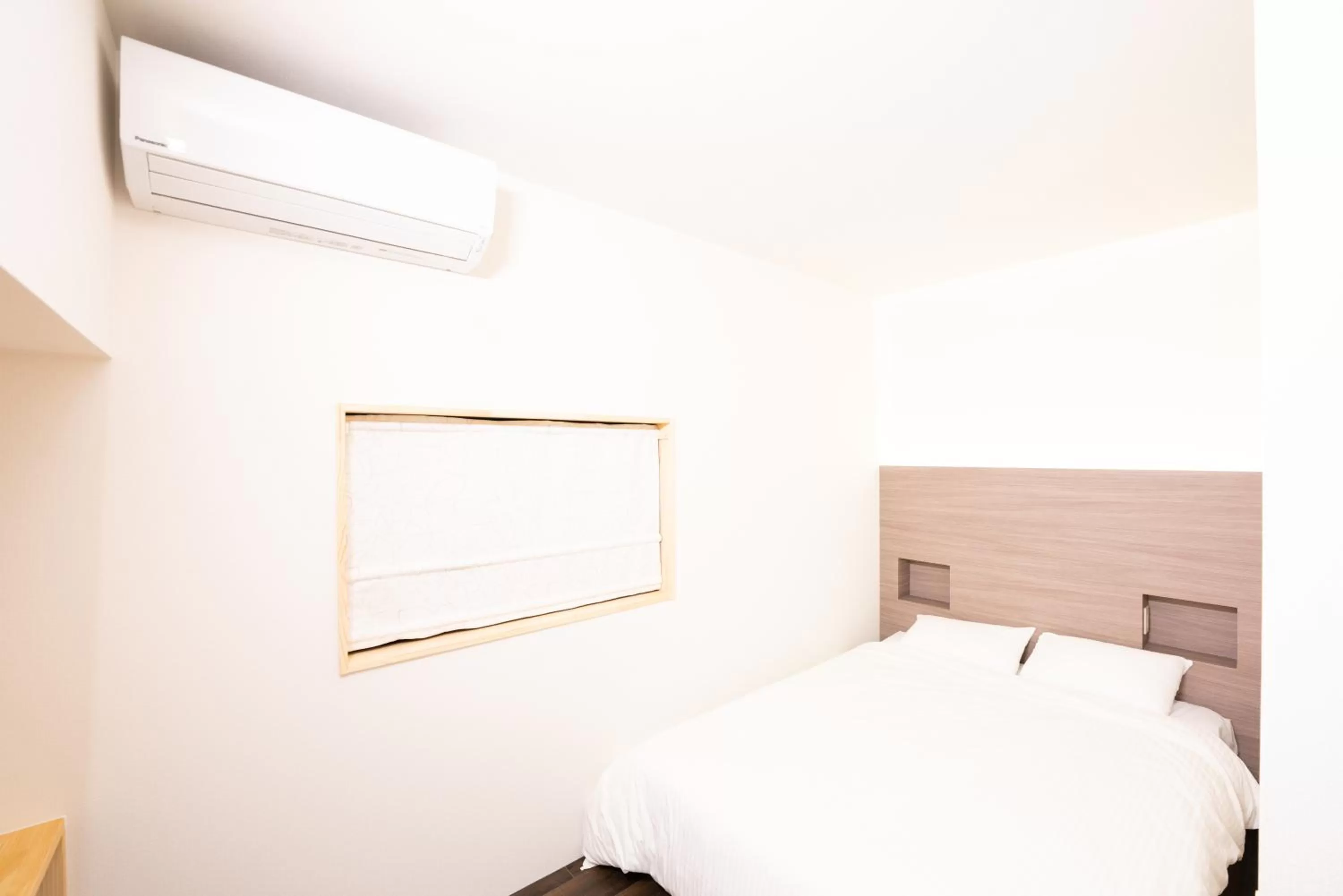 Bed in B&B MIKAWA Info Centre - Kanazawa Fish Harbour