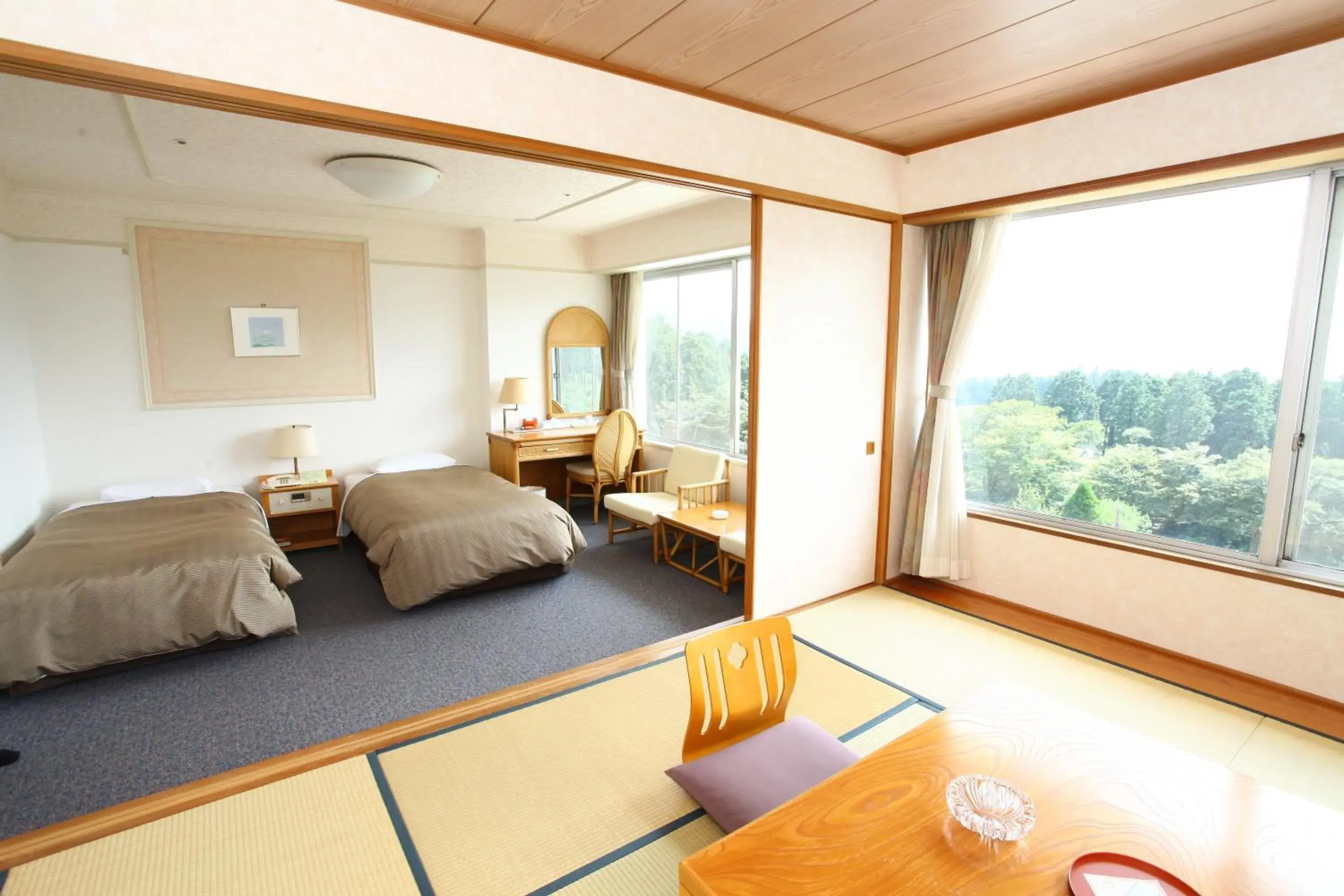 Photo of the whole room, Seating Area in Hotel Kagetsuen