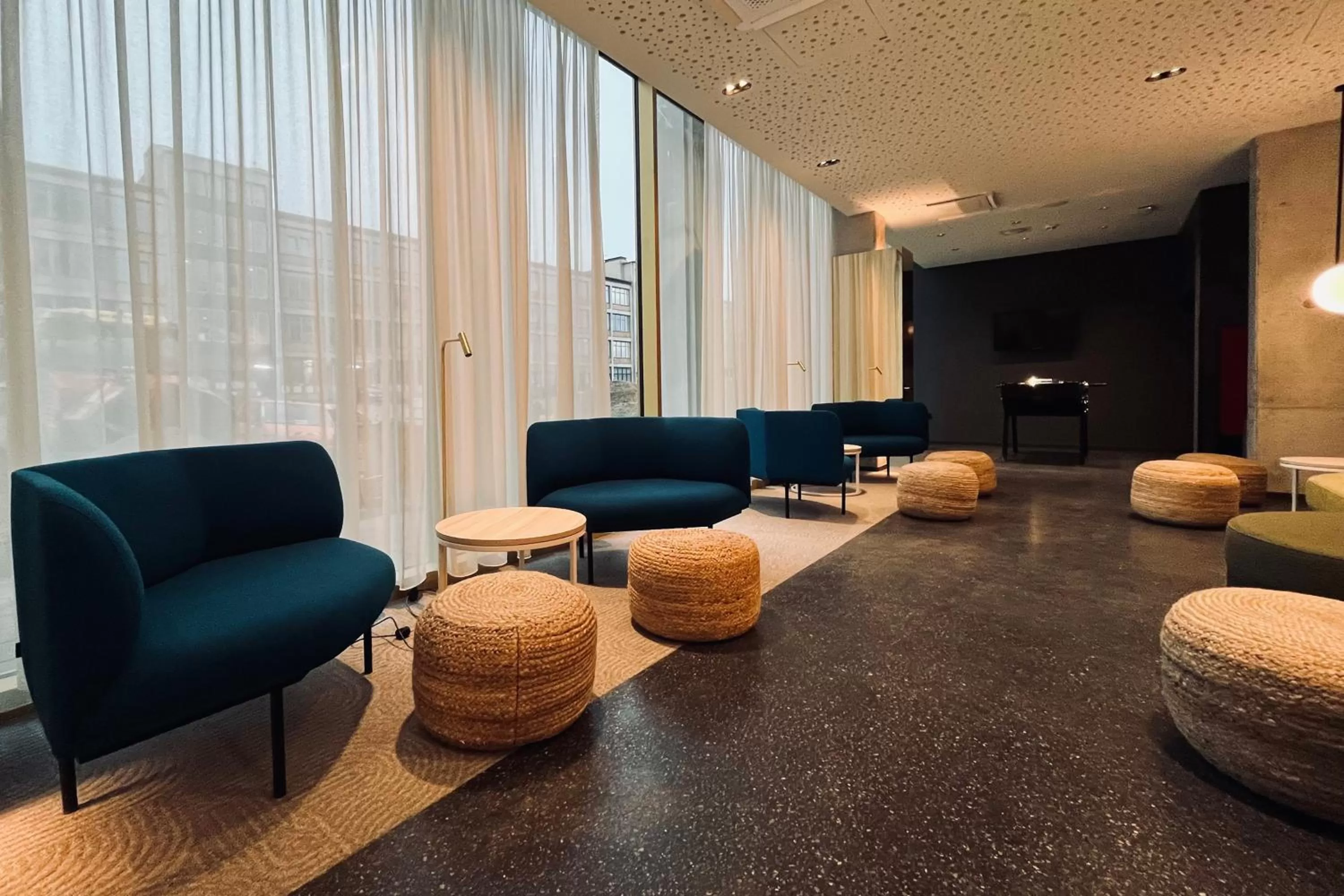 Lounge or bar in MEININGER Hotel Bremen Hauptbahnhof