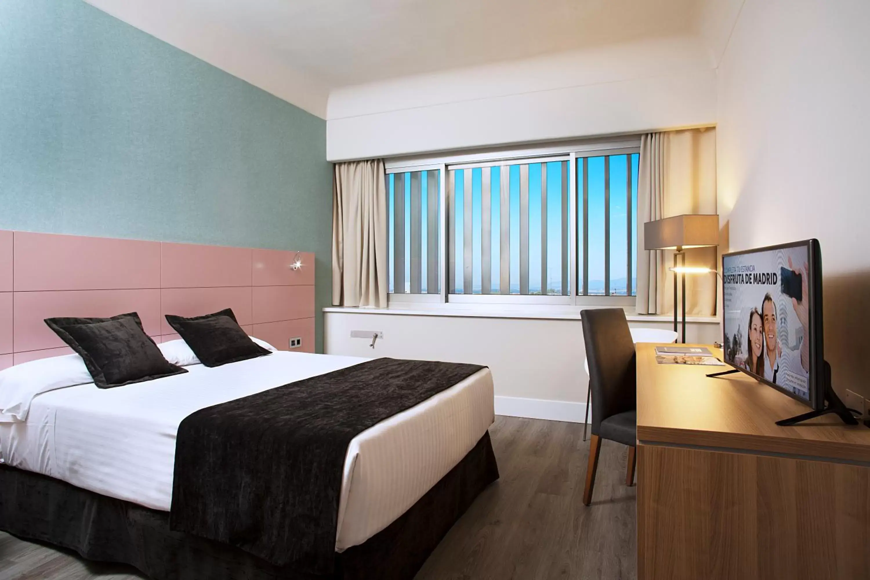 Photo of the whole room, Bed in Hotel Chamartin The One