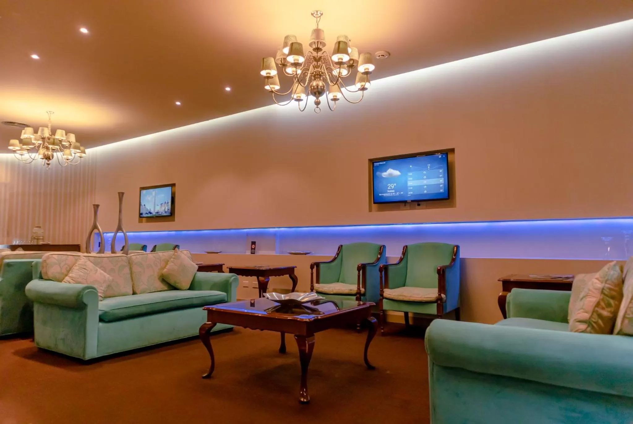 Living room in Howard Johnson Plaza by Wyndham Buenos Aires Florida Street