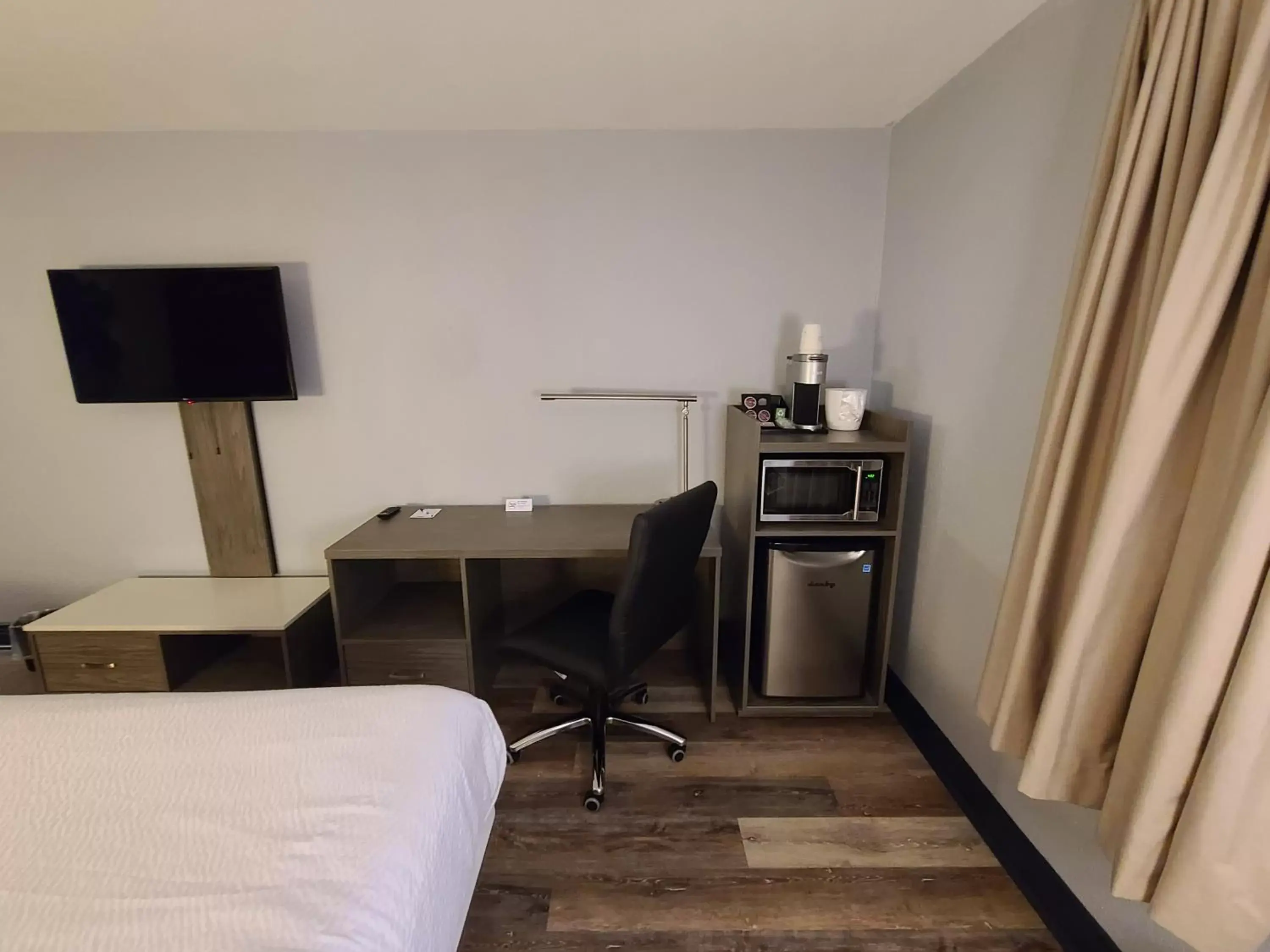 TV/Entertainment Center in Travelodge by Wyndham Downtown Barrie