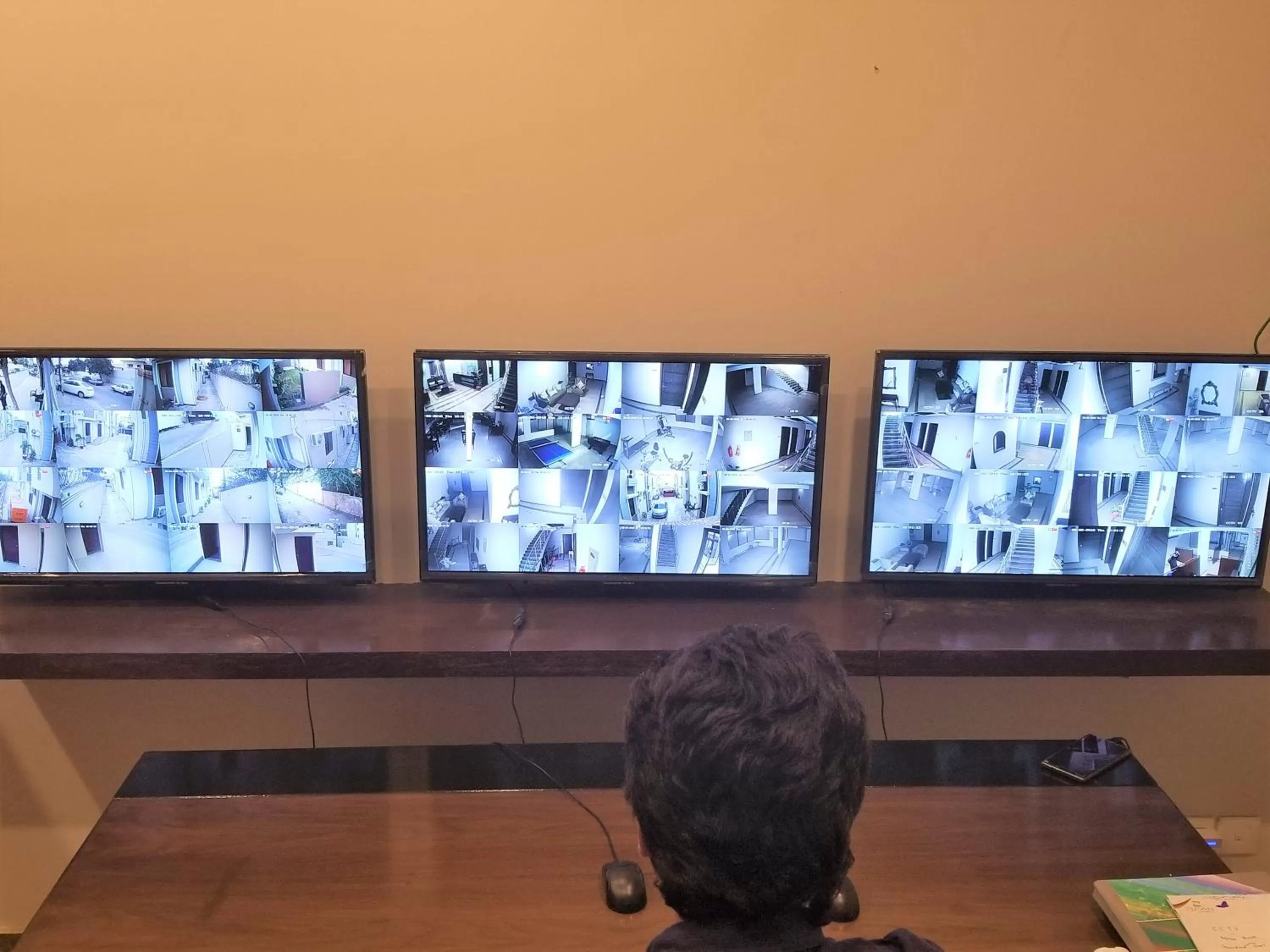 TV/Entertainment Center in Zifan Hotel & Suites