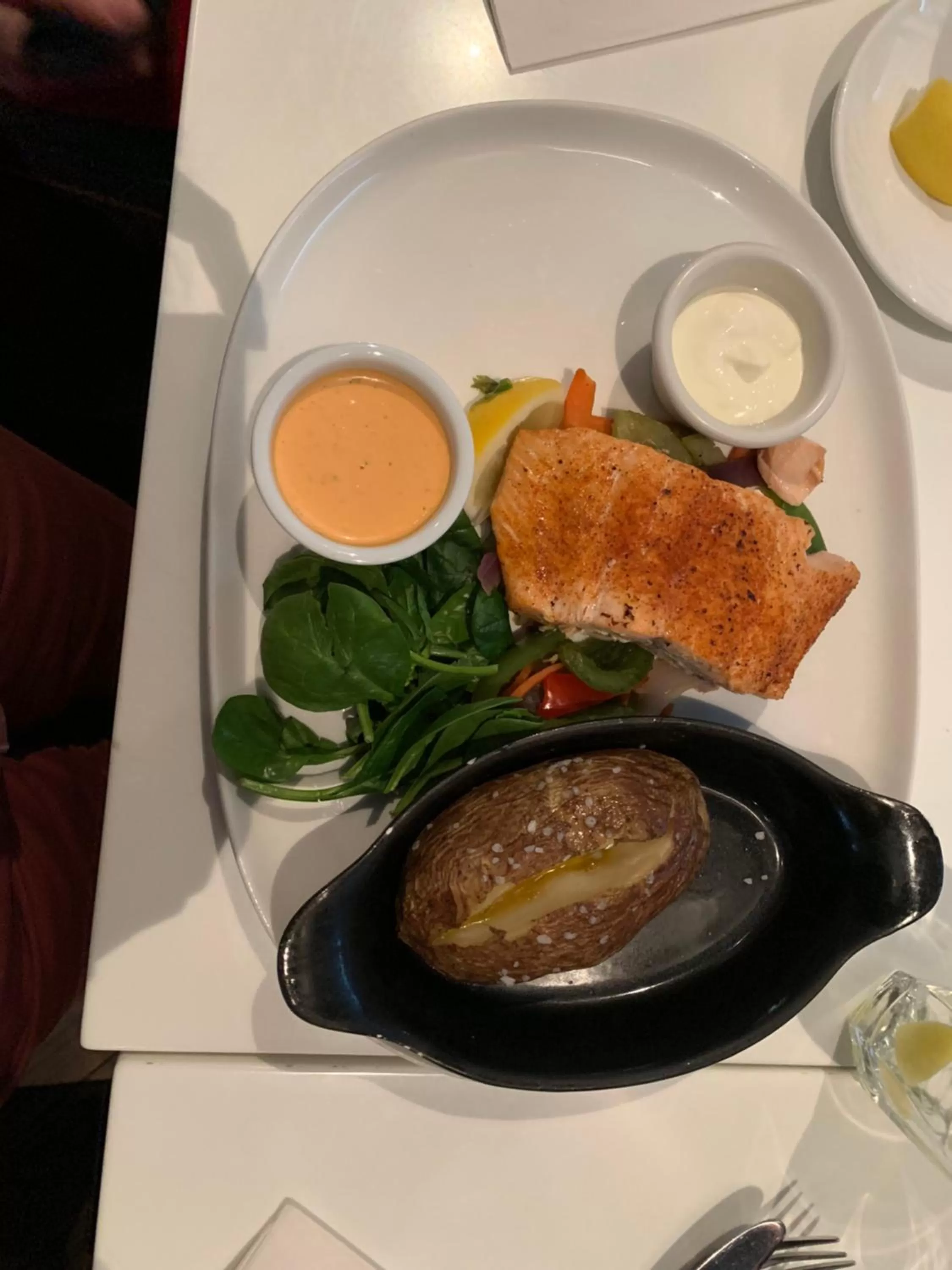 Restaurant/places to eat in Lakeview Hotel