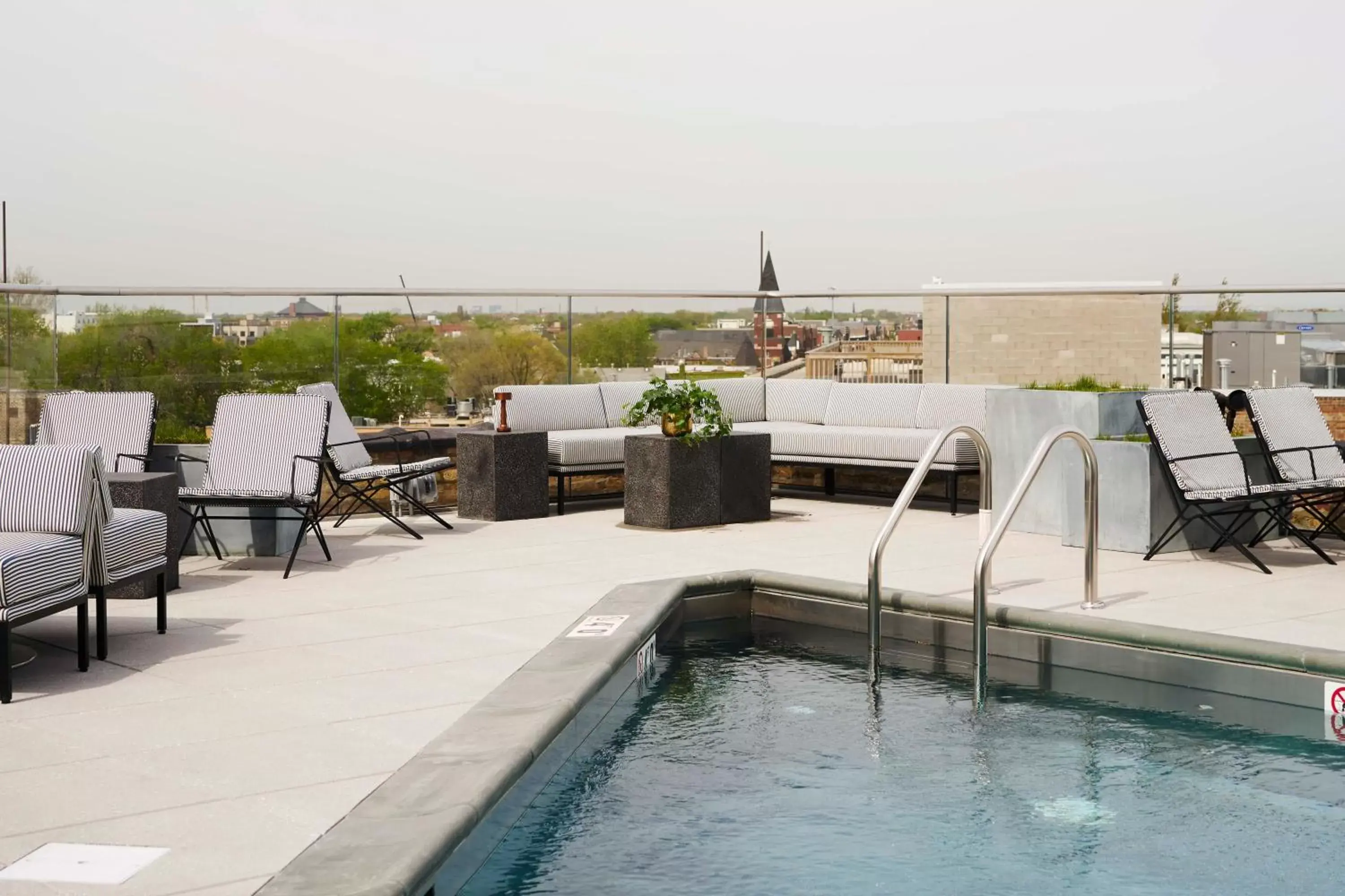 Restaurant/places to eat, Swimming Pool in The Robey, Chicago, a Member of Design Hotels