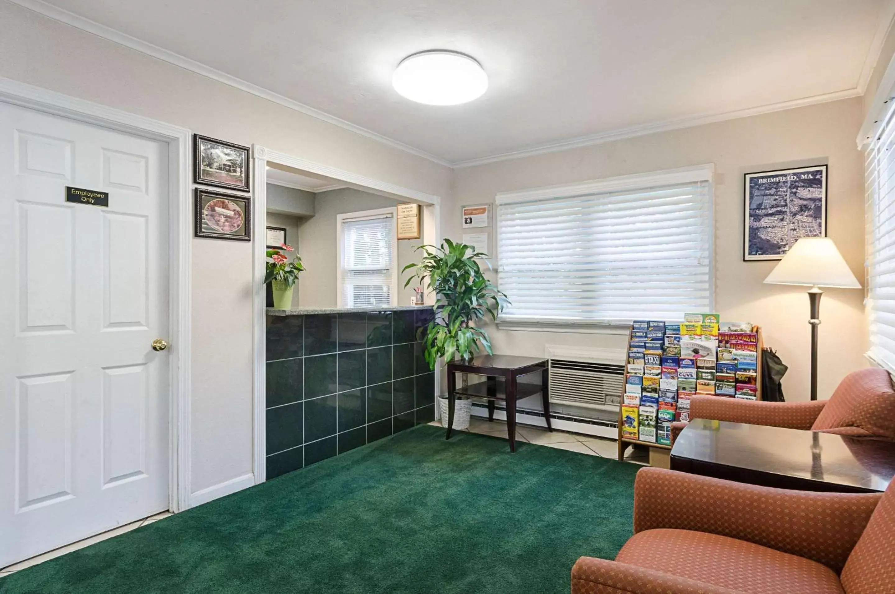 Lobby or reception in Econo Lodge Sturbridge Route 20