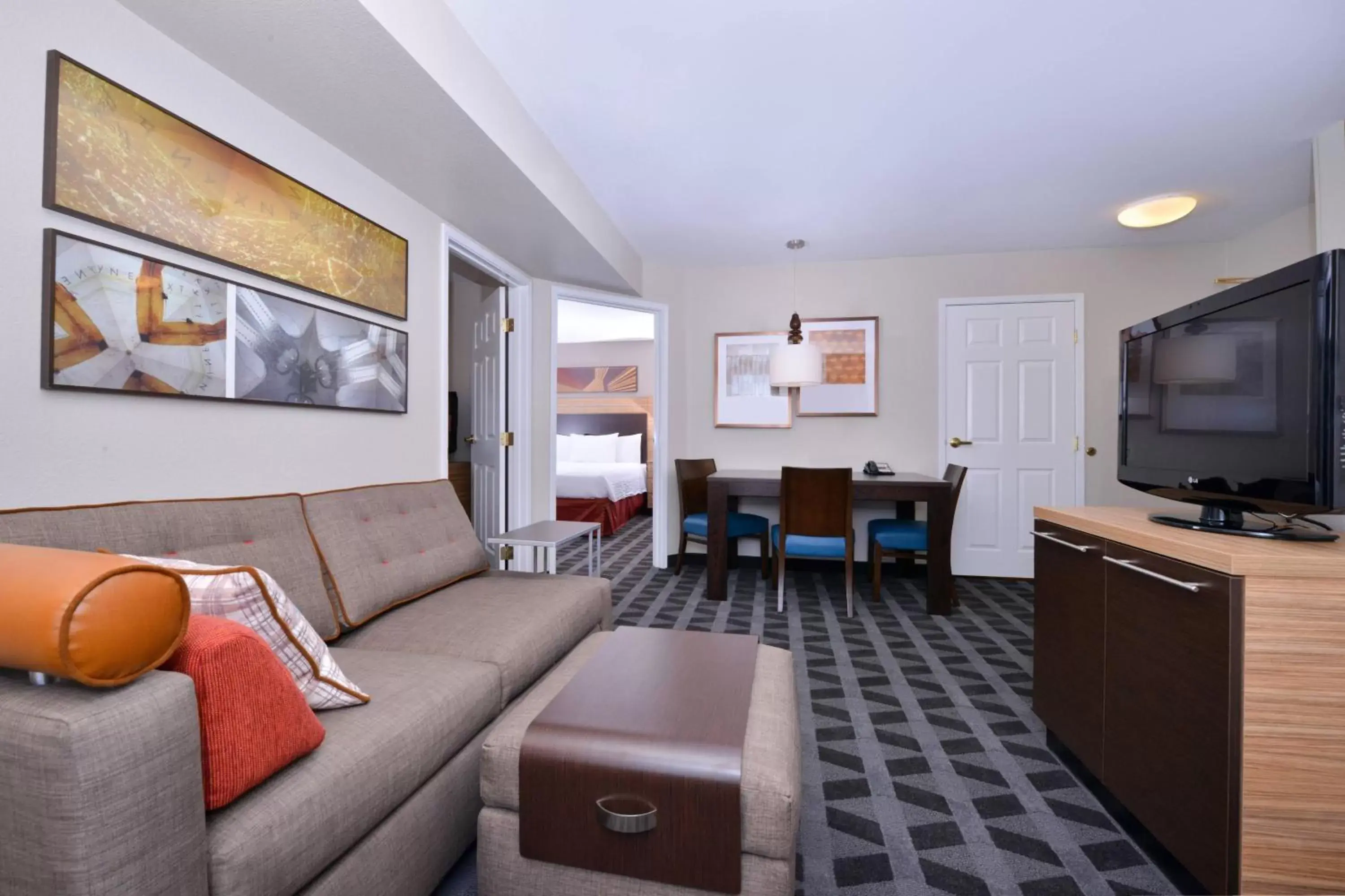 Living room, Seating Area in TownePlace Suites by Marriott Ontario Airport