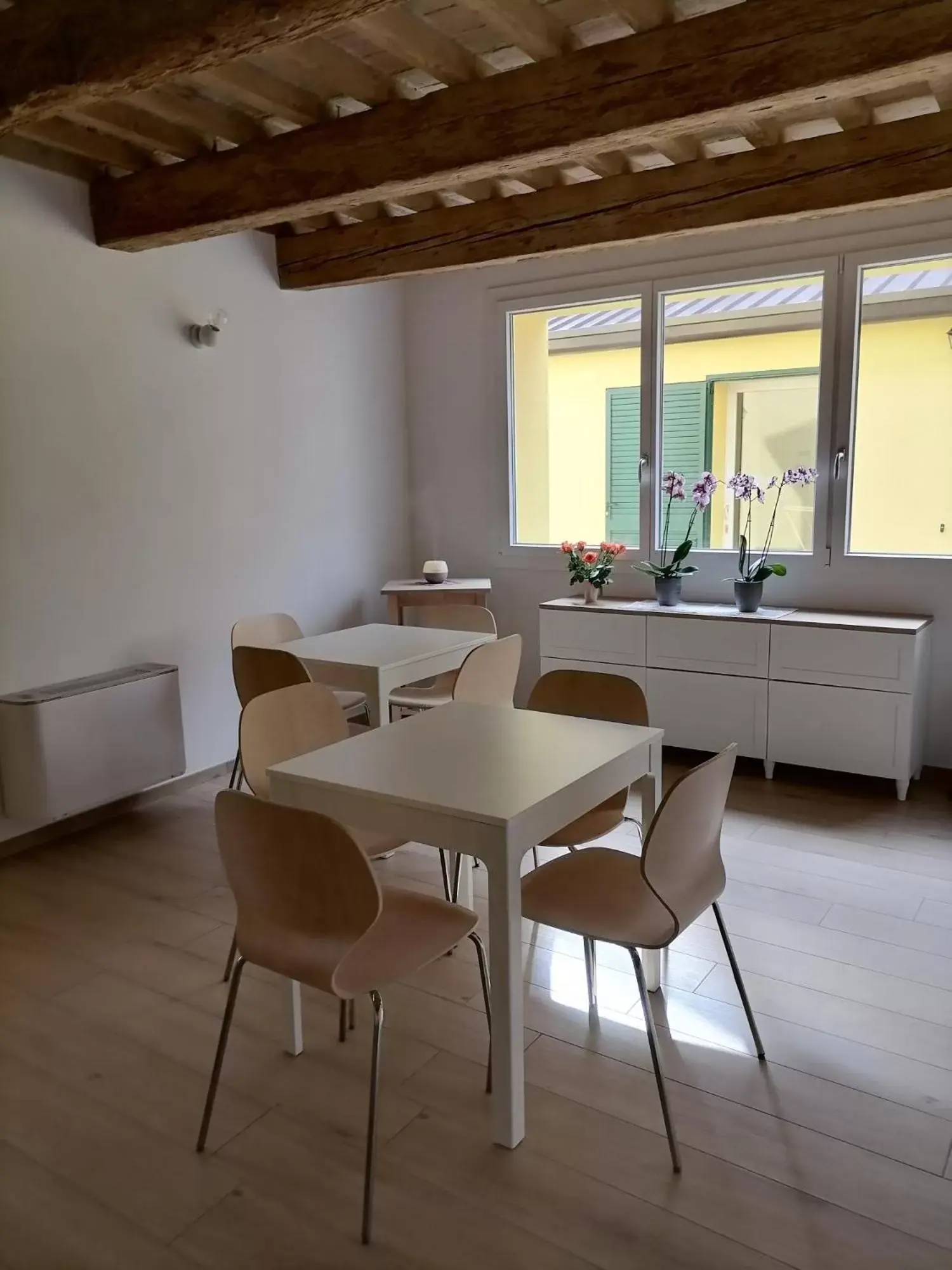 Dining Area in B&B La Casa Gialla