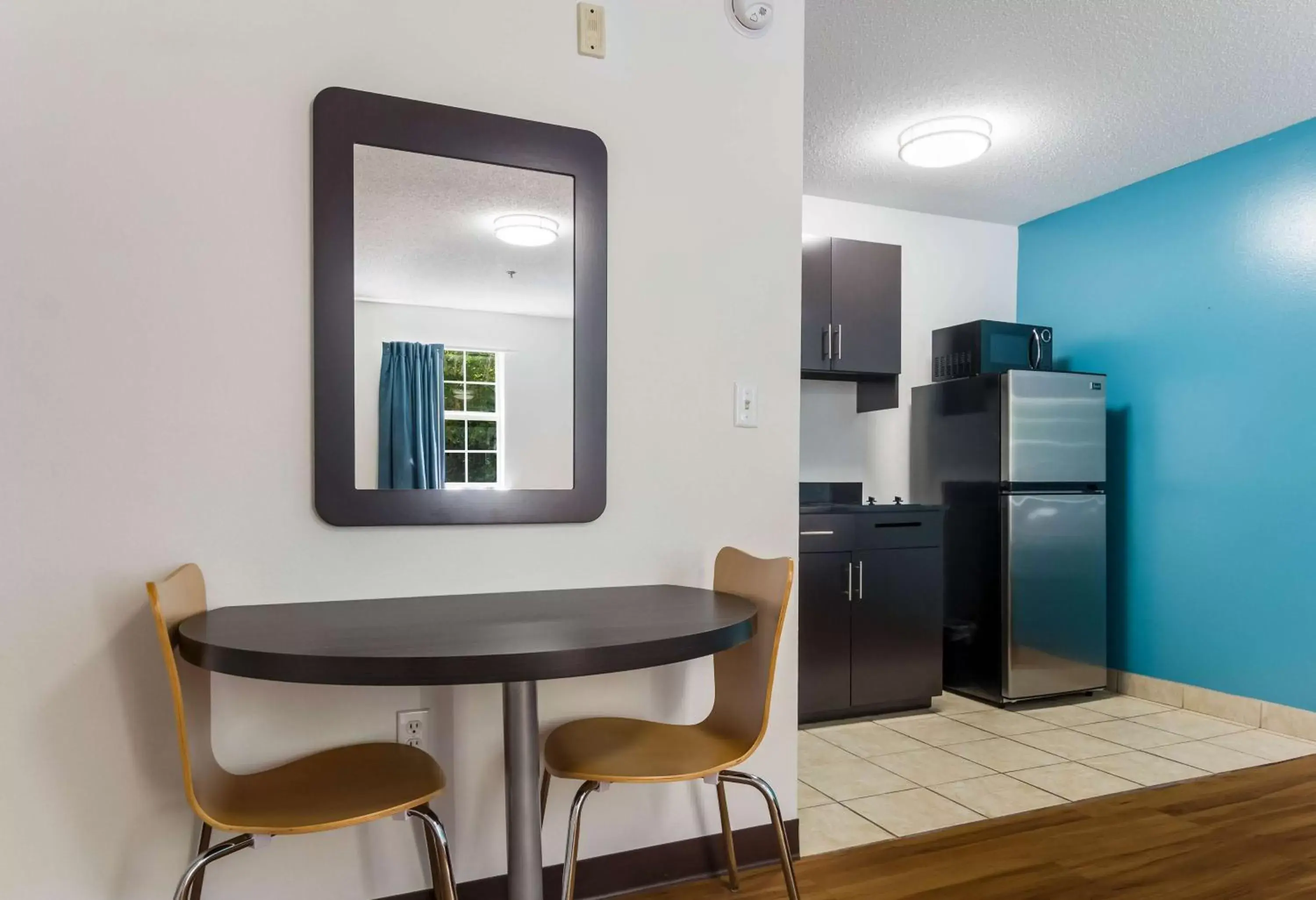 Kitchen or kitchenette, Dining Area in Motel 6-Gulf Shores, AL