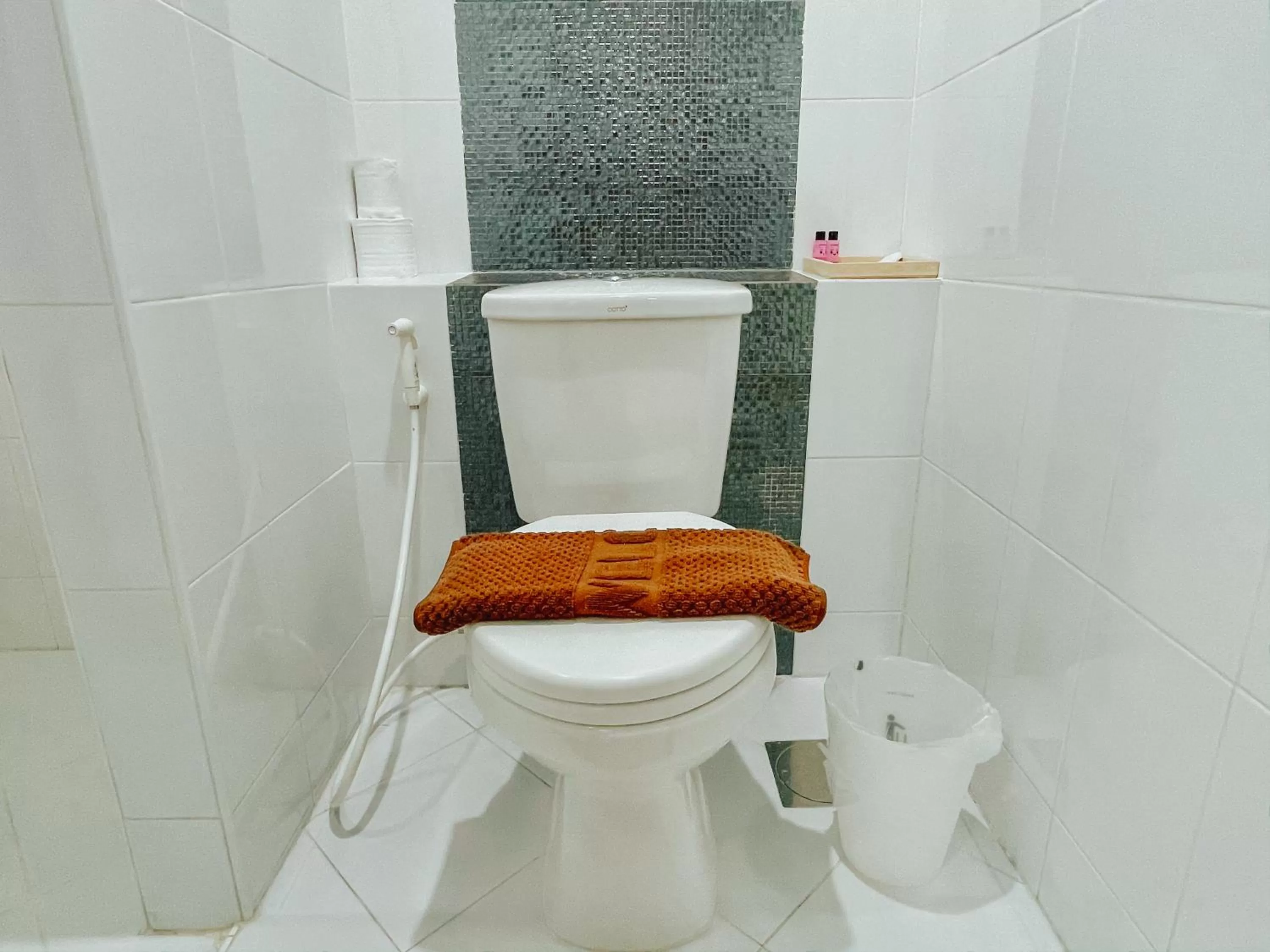 Toilet in Don Muang Hotel