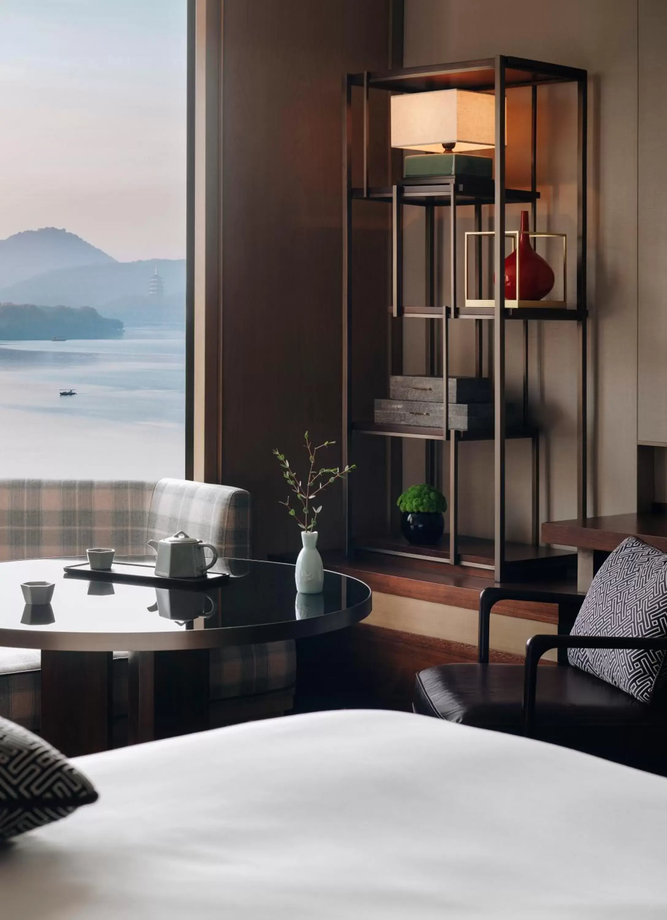 King Room with Lake View - Club Access in Grand Hyatt Hangzhou