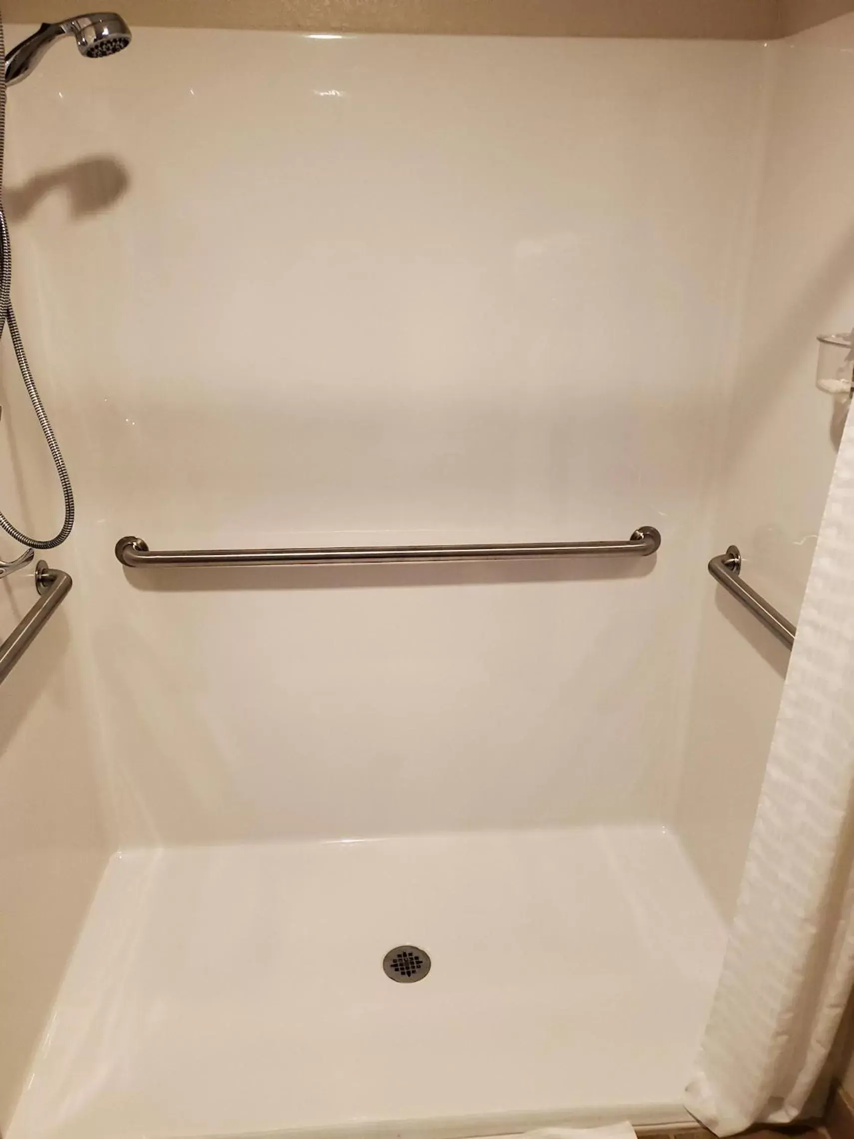 Shower, Bathroom in Cobblestone Inn & Suites Maryville