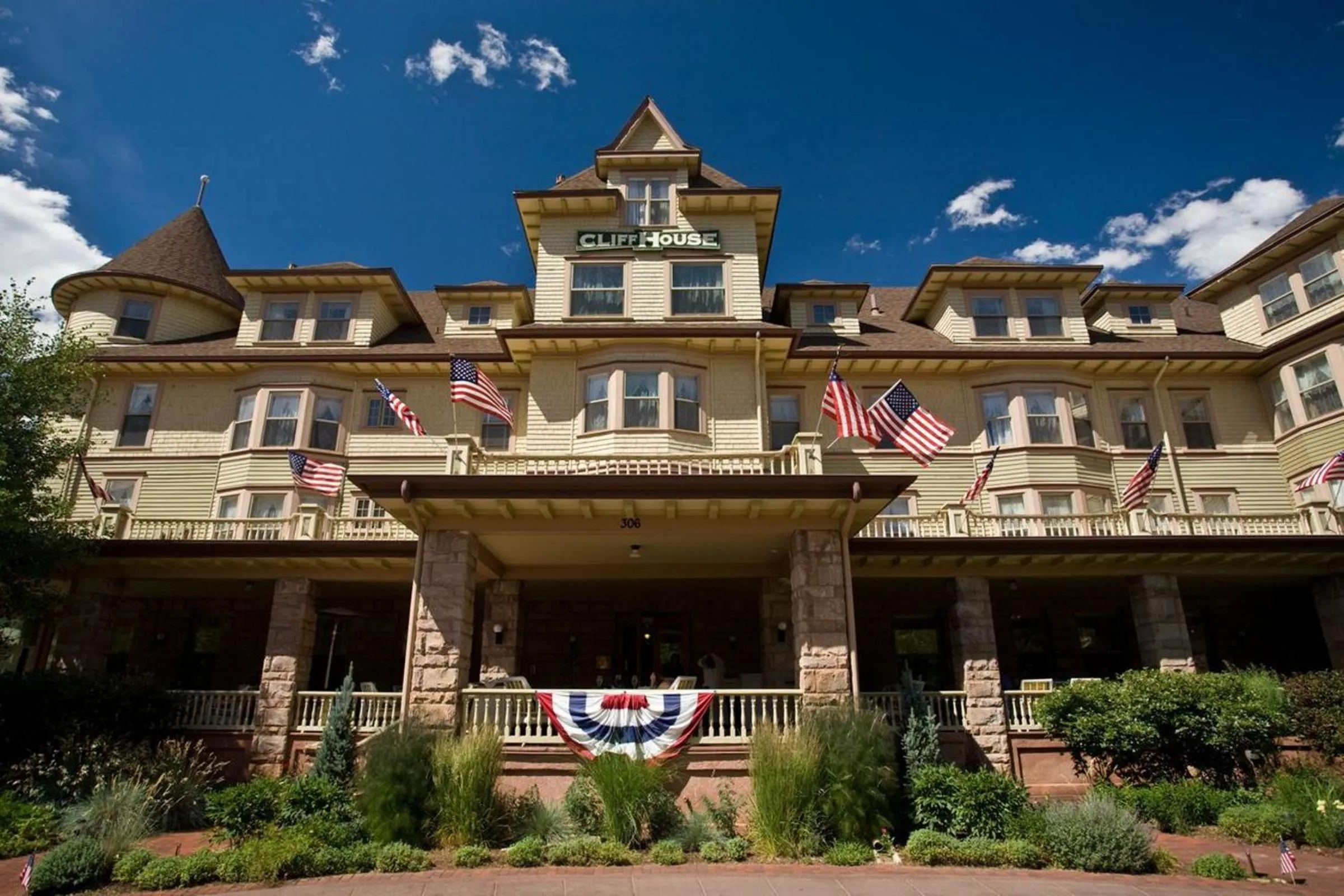 Facade/entrance in Cliff House at Pikes Peak