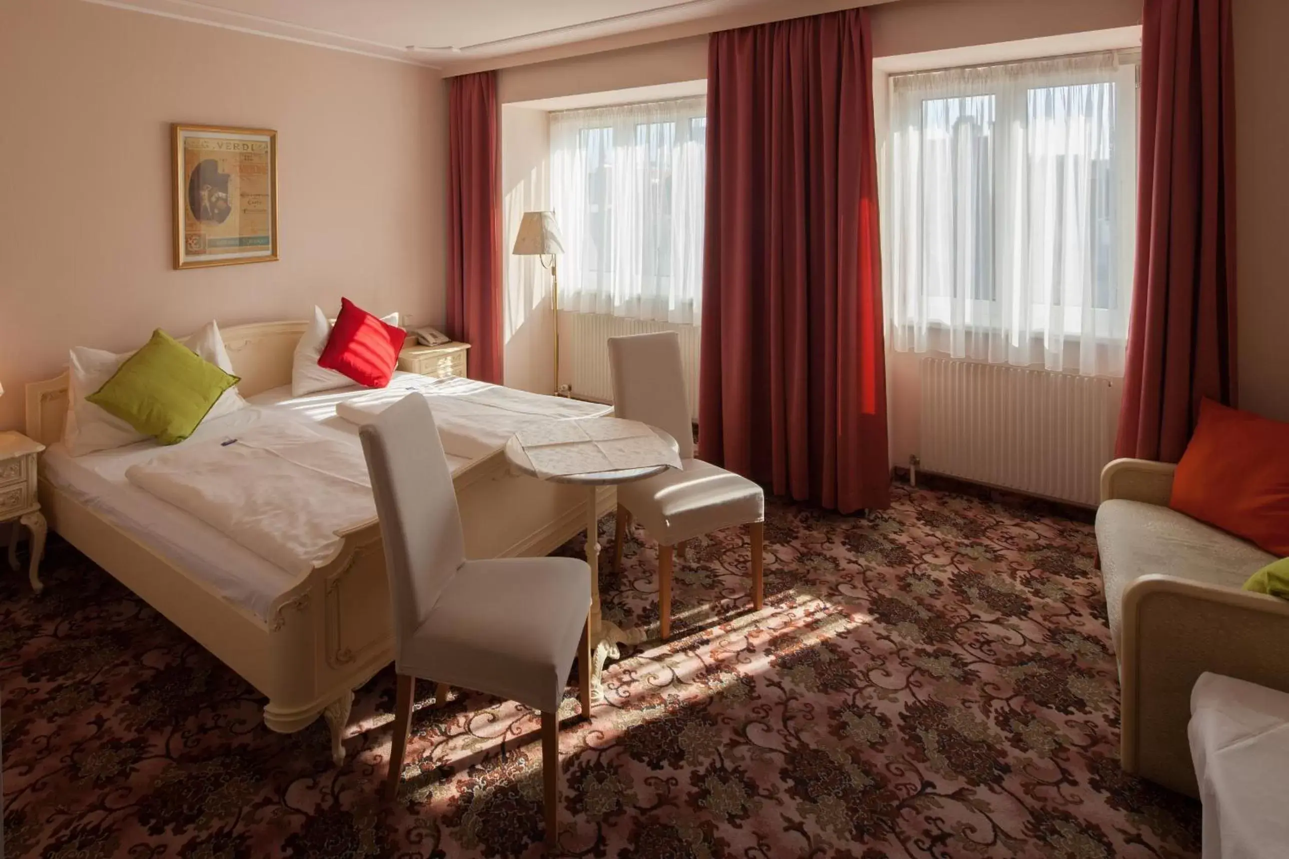 Photo of the whole room, Bed in Aviano Boutiquehotel