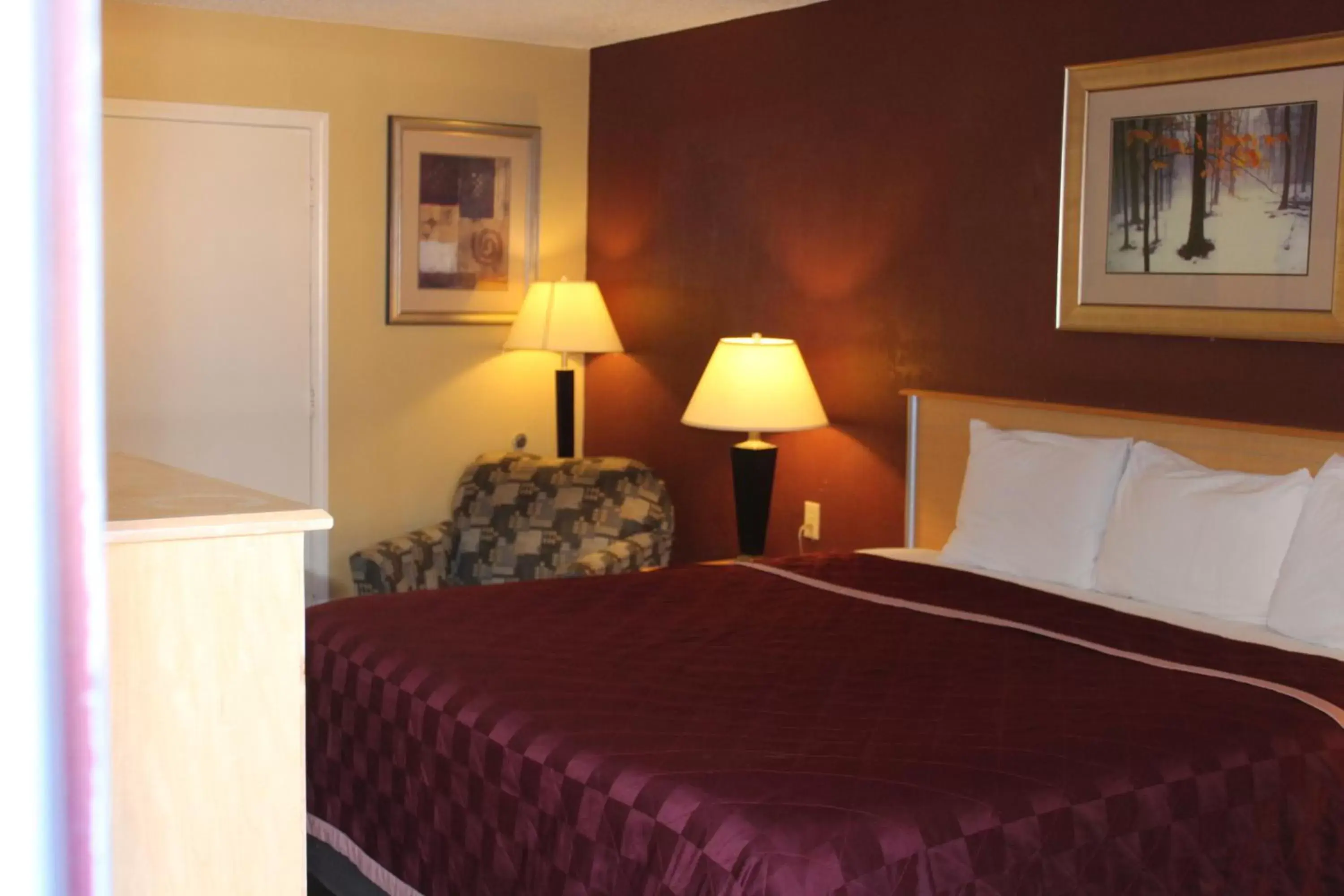 Bed in The Executive Inn & Suites Bed in The Executive Inn & Suites