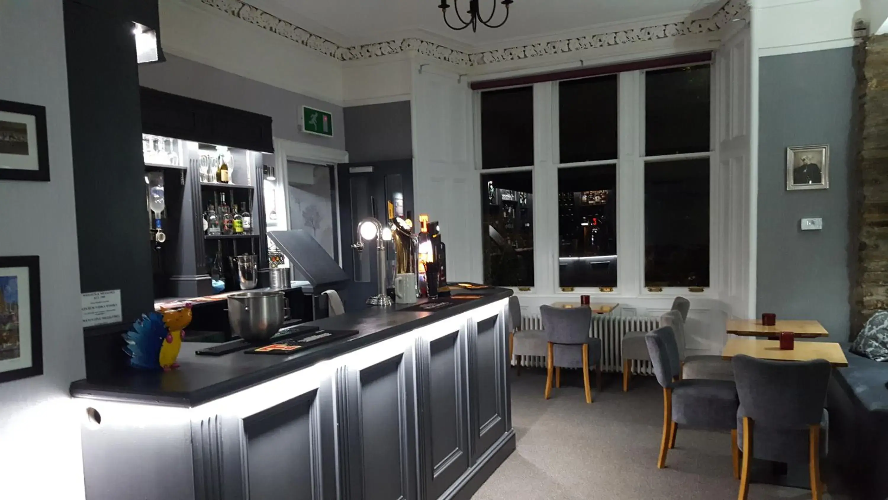 Restaurant/Places to Eat in McInnes House Hotel