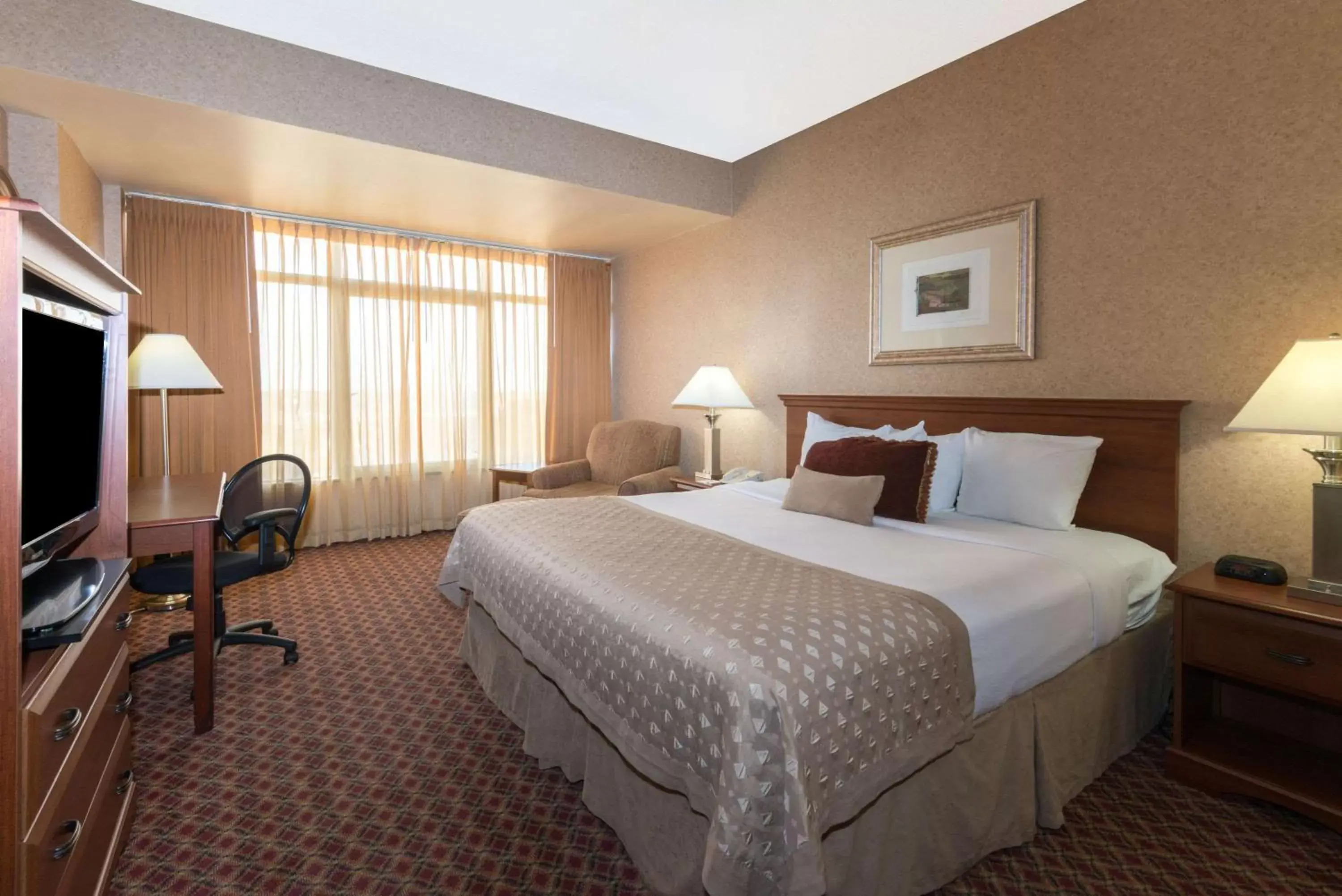 Photo of the whole room, Bed in Ramada by Wyndham Topeka Downtown Hotel & Convention Center
