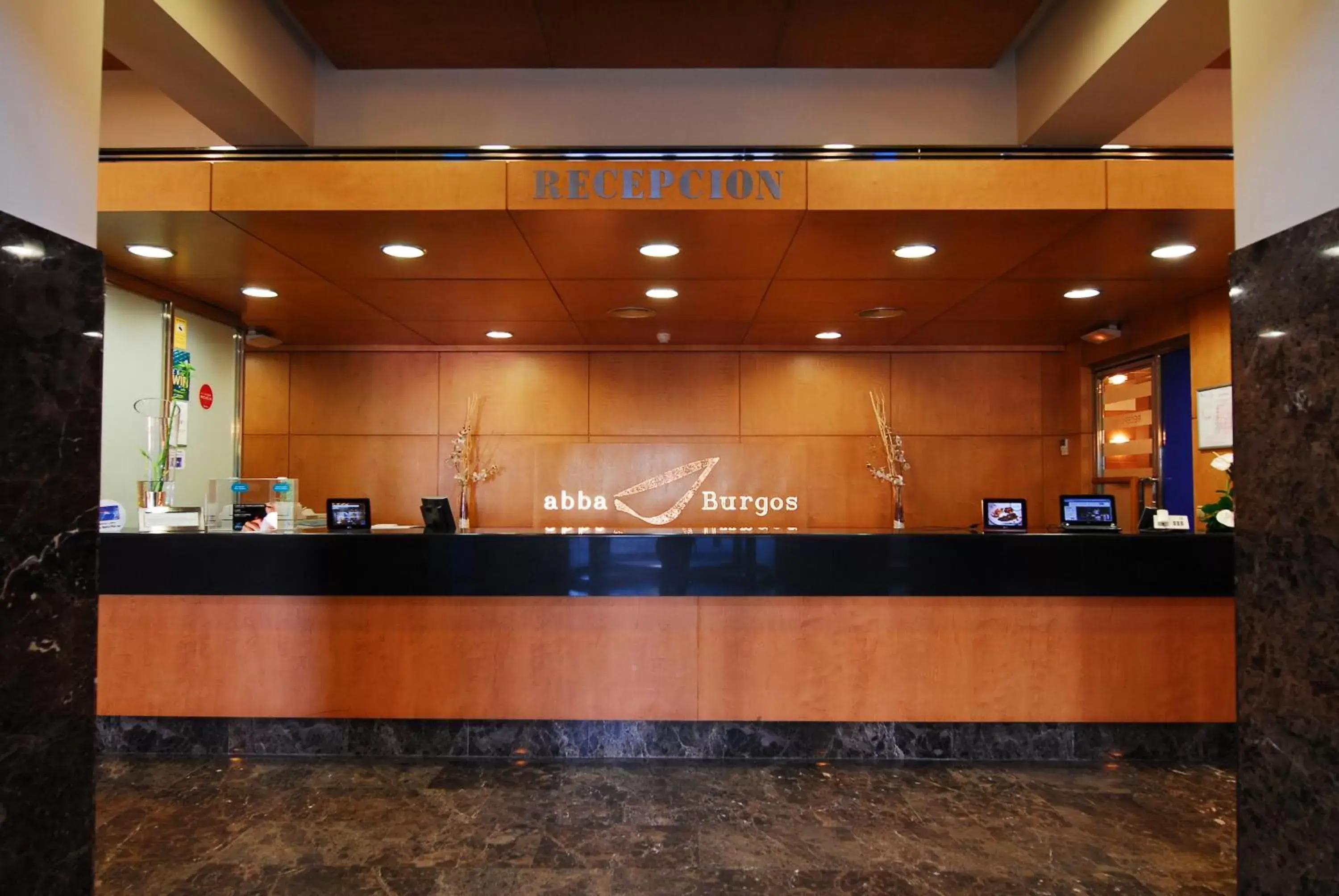 Facade/entrance in Abba Burgos Facade/entrance in Abba Burgos