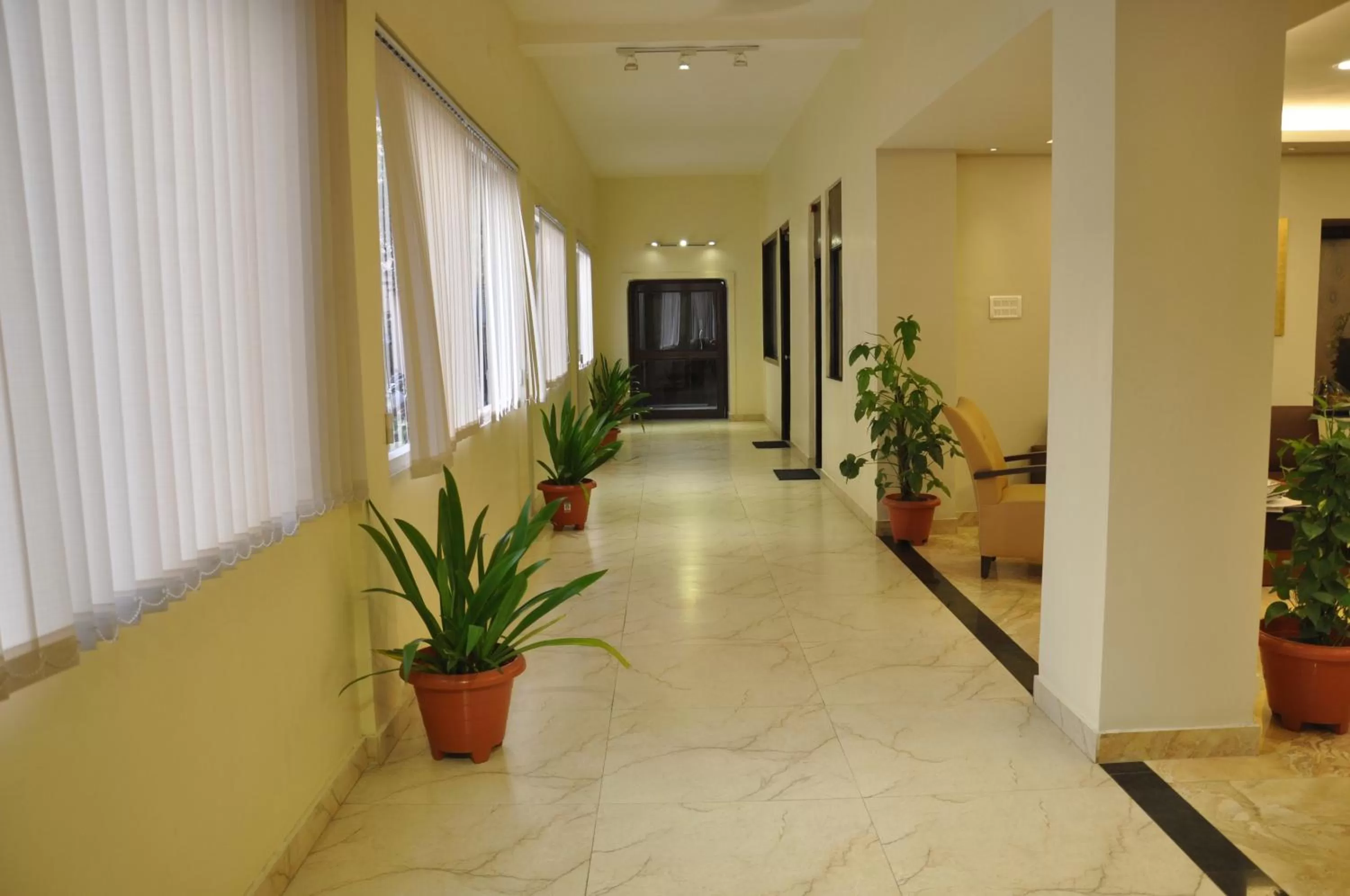 Lobby or reception in Hotel The Tourist - 1 min from New Delhi Railway Station