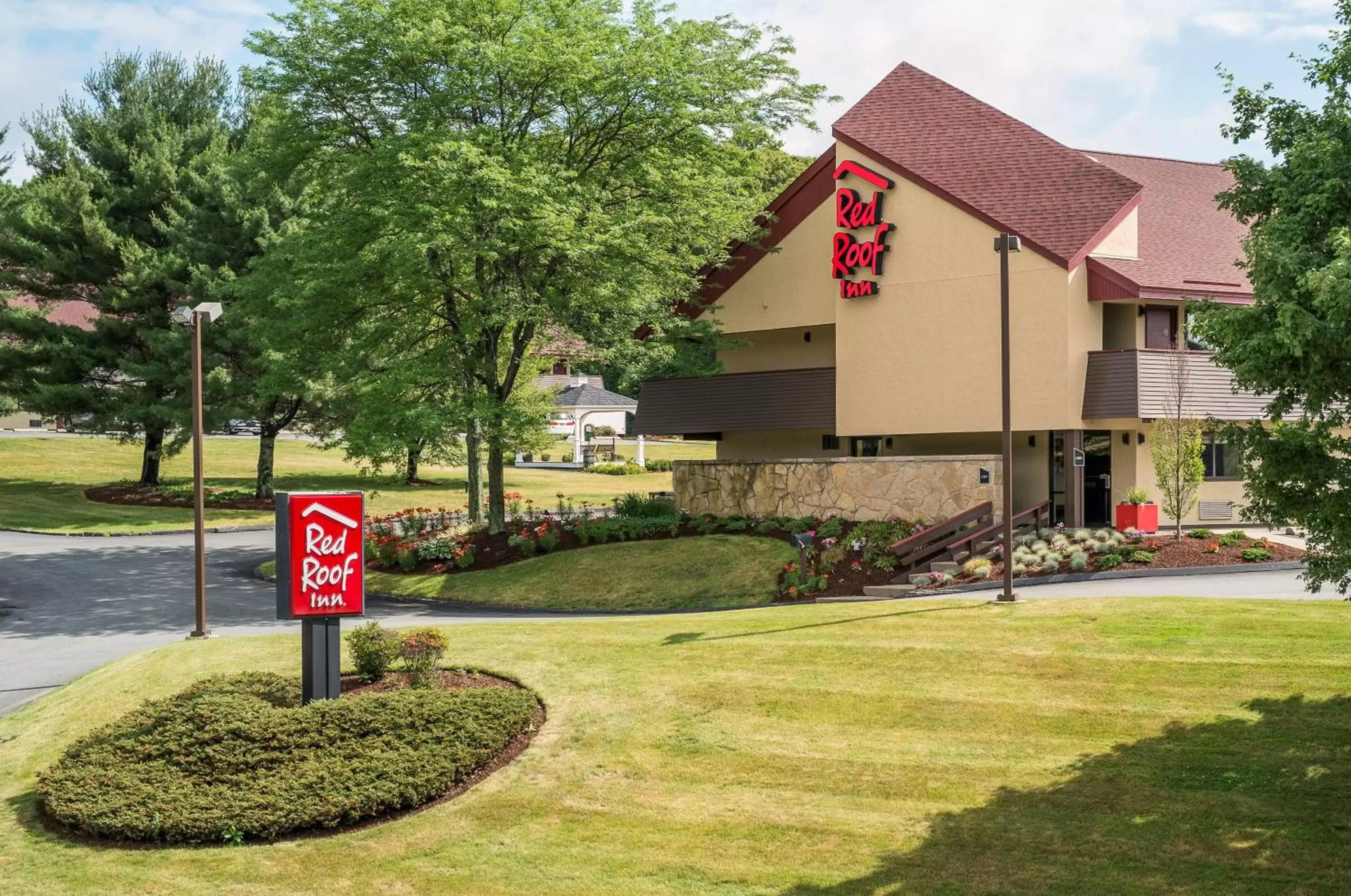 Property building in Red Roof Inn Boston - Southborough/Worcester
