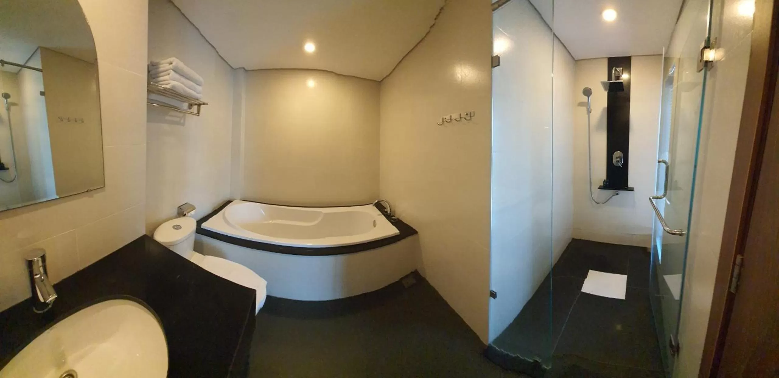 Bathroom in Gemini Saigon LUXURY