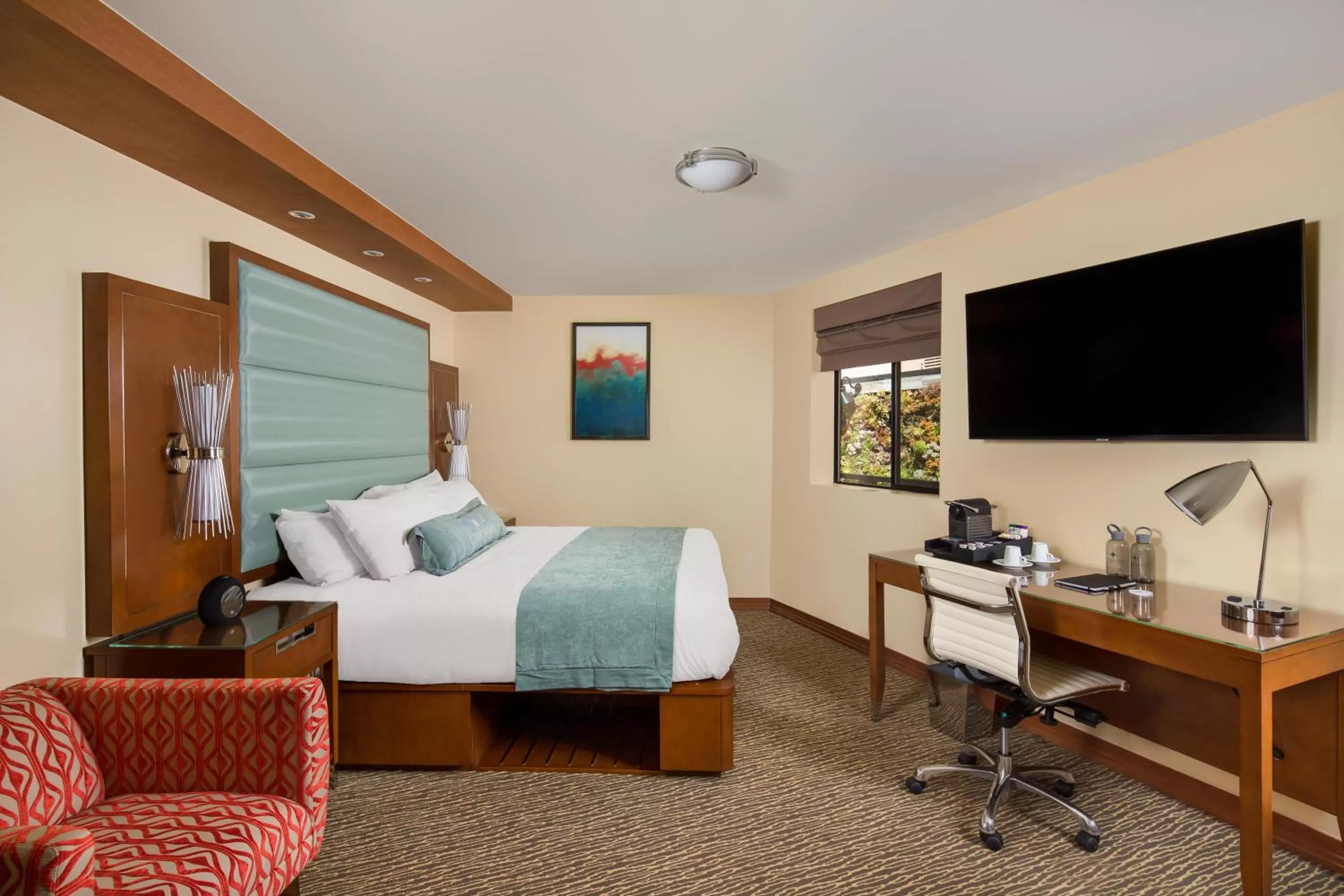 Photo of the whole room, Bed in Cormorant Boutique Hotel