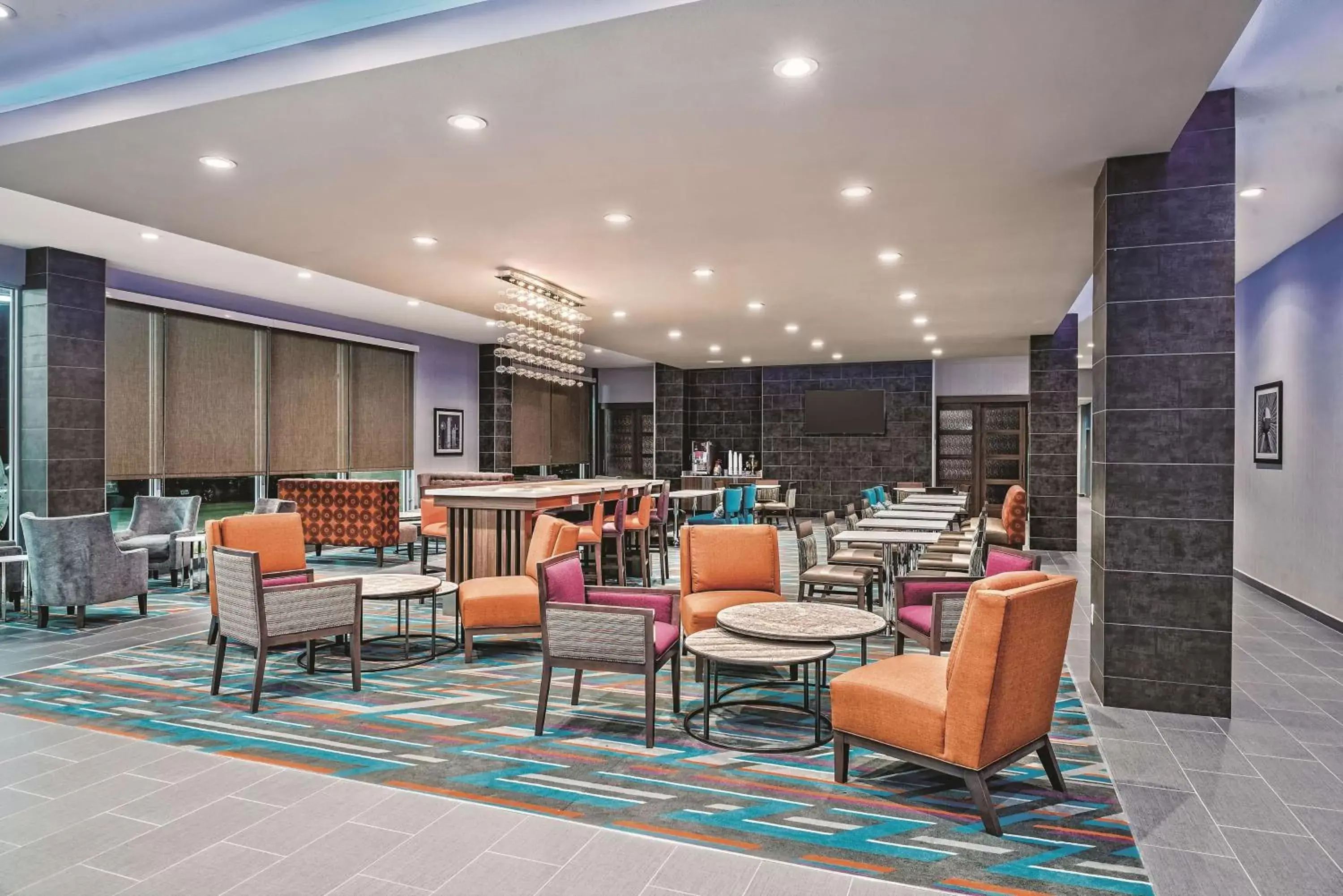 Lobby or reception, Restaurant/Places to Eat in La Quinta by Wyndham Dallas Grand Prairie North