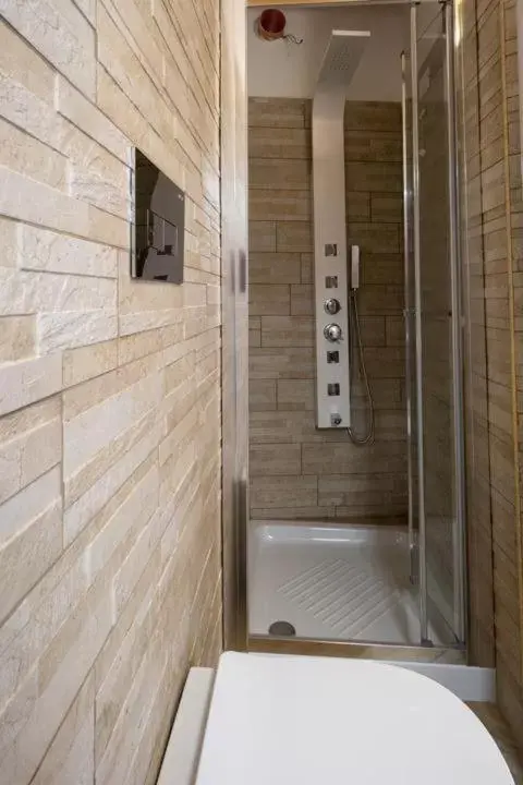 Shower, Bathroom in IL MASCHERONE