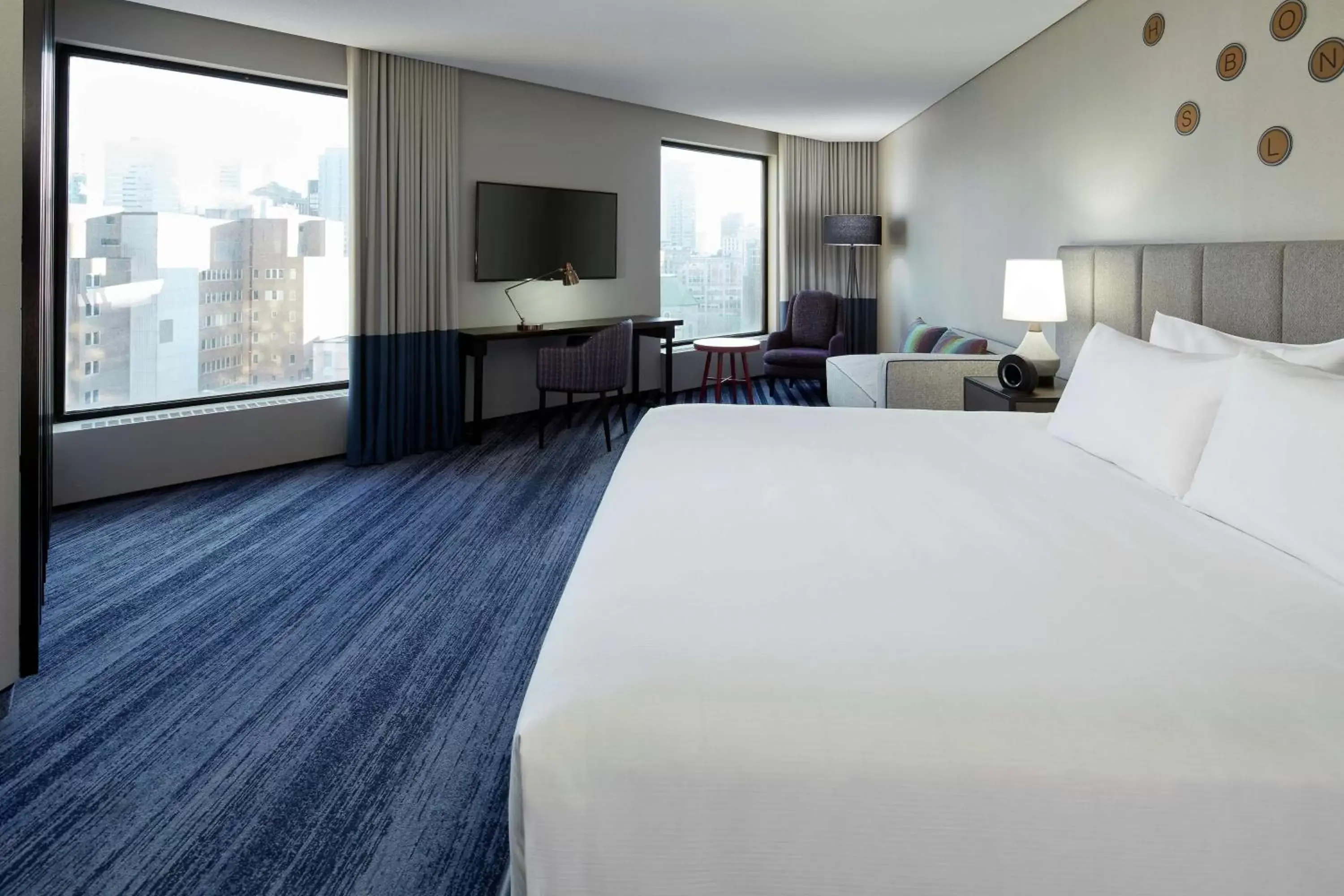 Bedroom, Bed in DoubleTree By Hilton Montreal