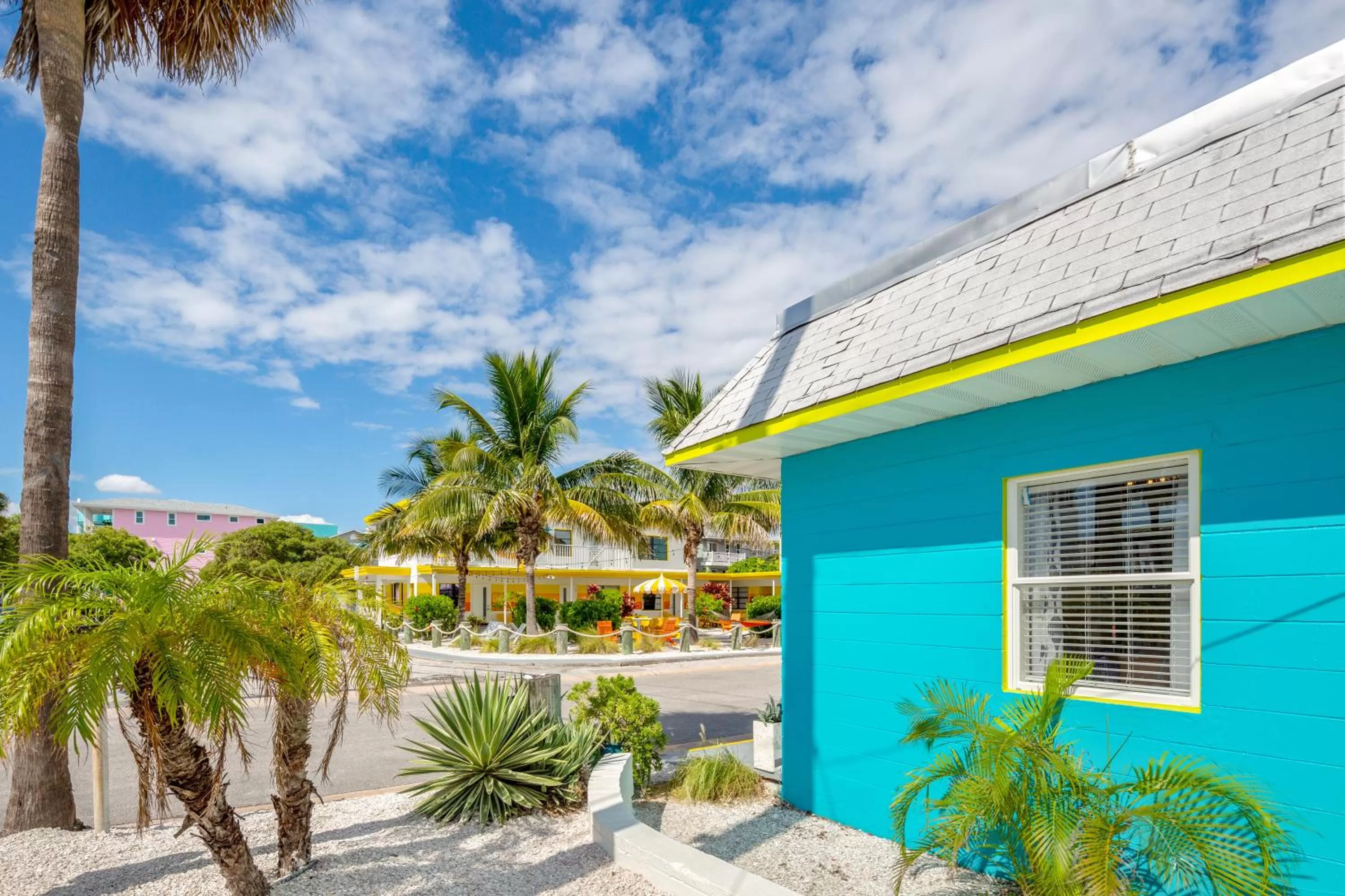 Property building in Sunset Inn and Cottages