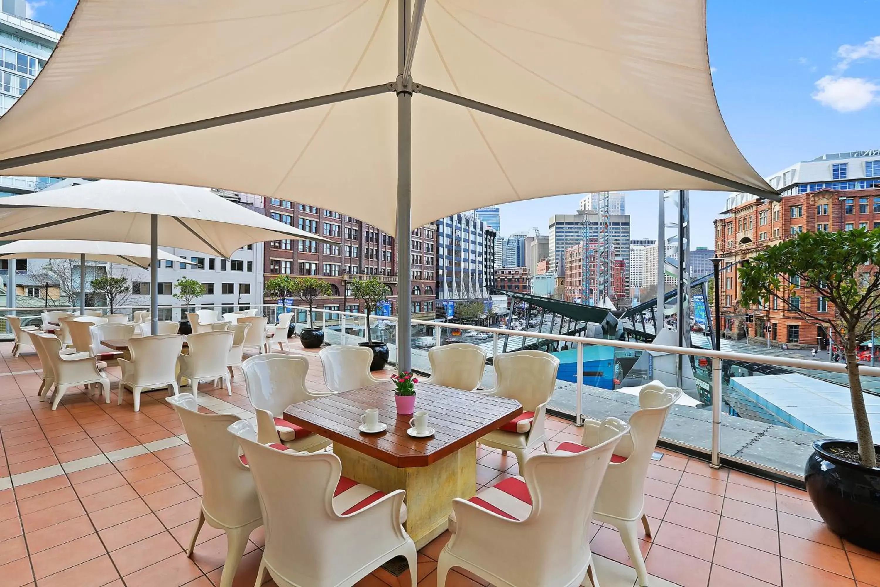 Balcony/Terrace, Restaurant/Places to Eat in Mercure Sydney