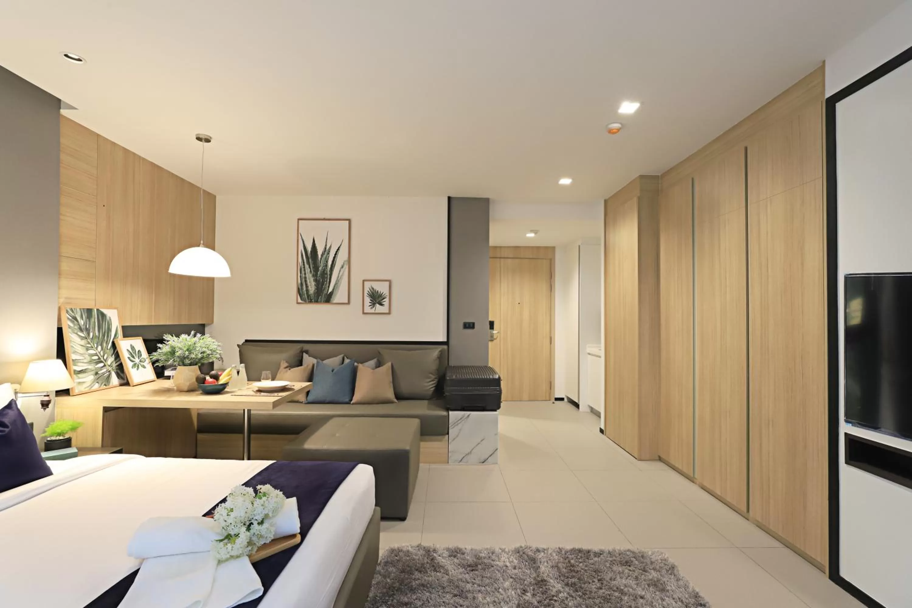 TV and multimedia in Alix Bangkok Hotel