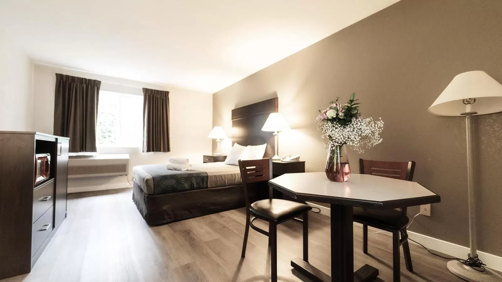 Bed in Ocean Star Inn