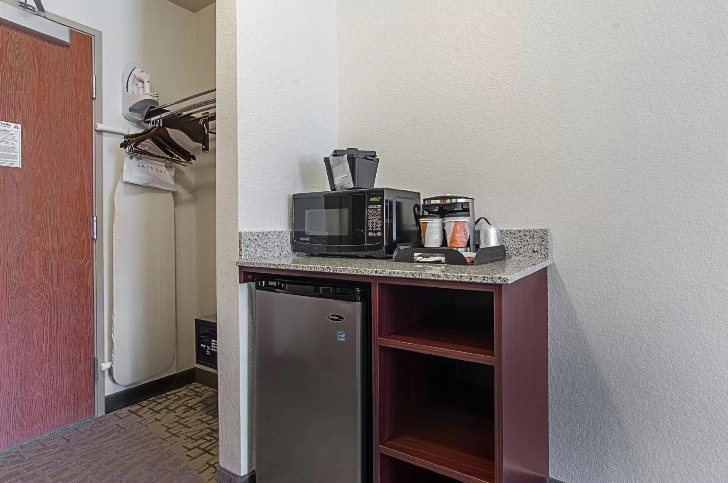 Coffee/tea facilities in Cobblestone Inn & Suites - Guernsey