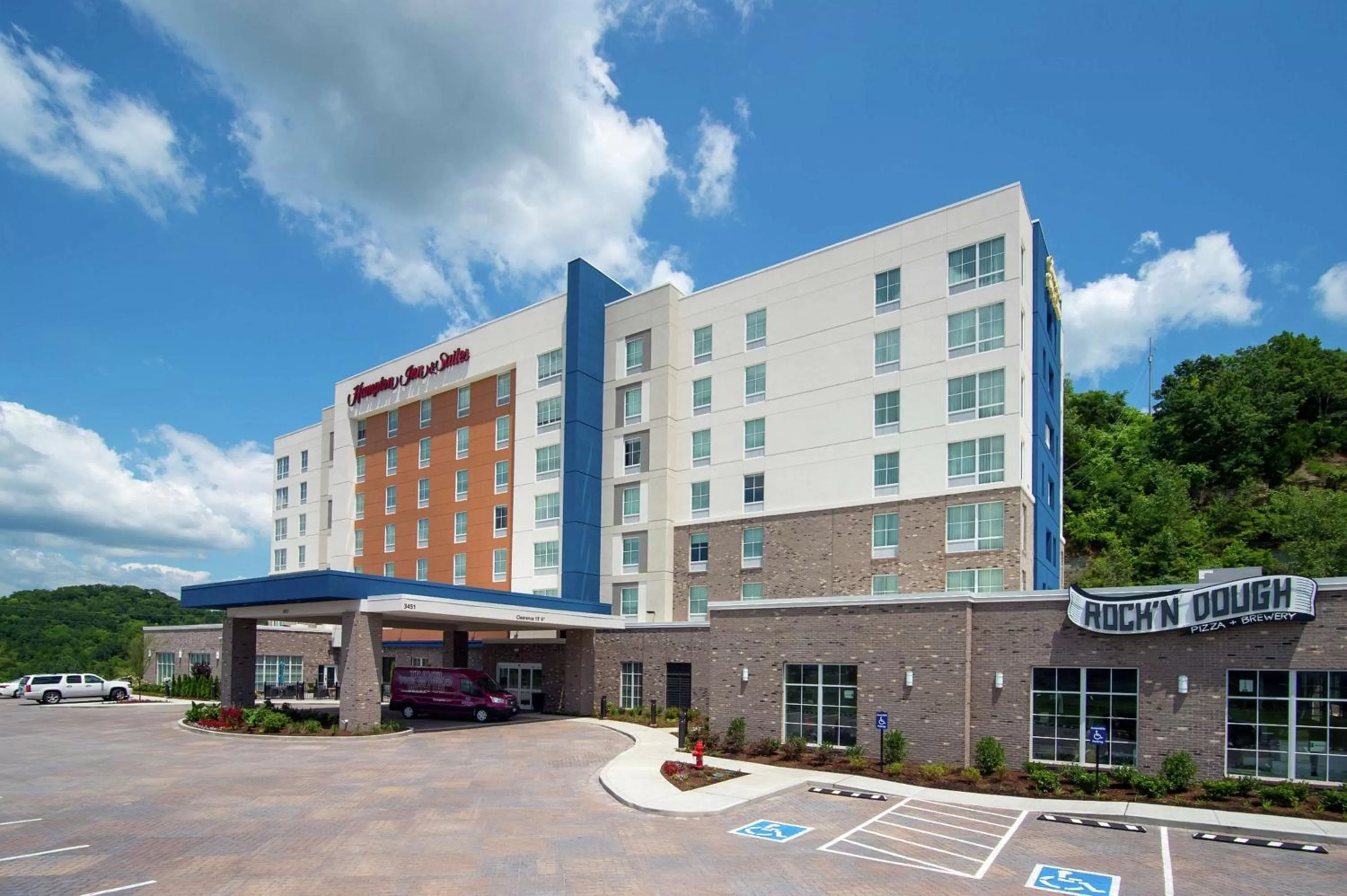 Property building in Hampton Inn & Suites by Hilton Nashville North Skyline