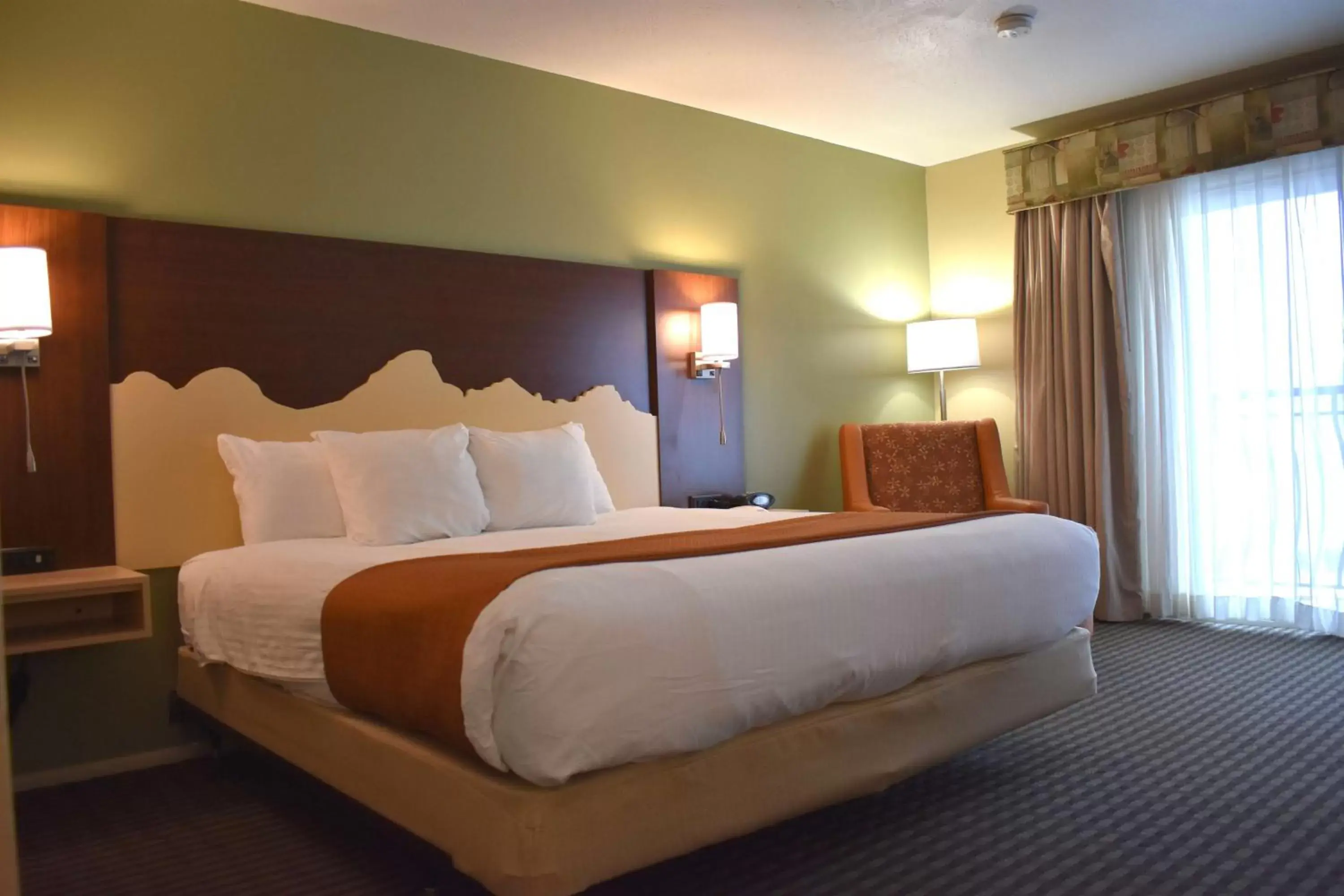 Photo of the whole room, Bed in Best Western Driftwood Inn