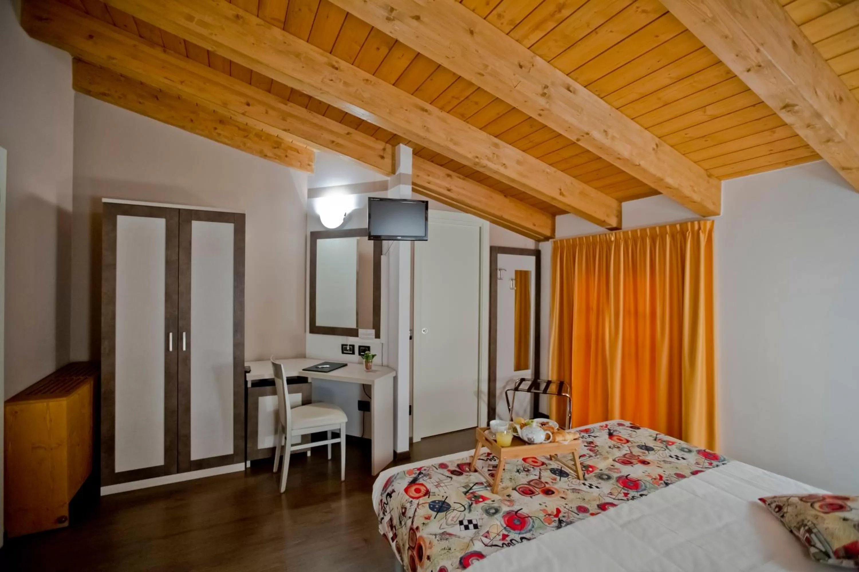 Bed in Hotel Lago di Como