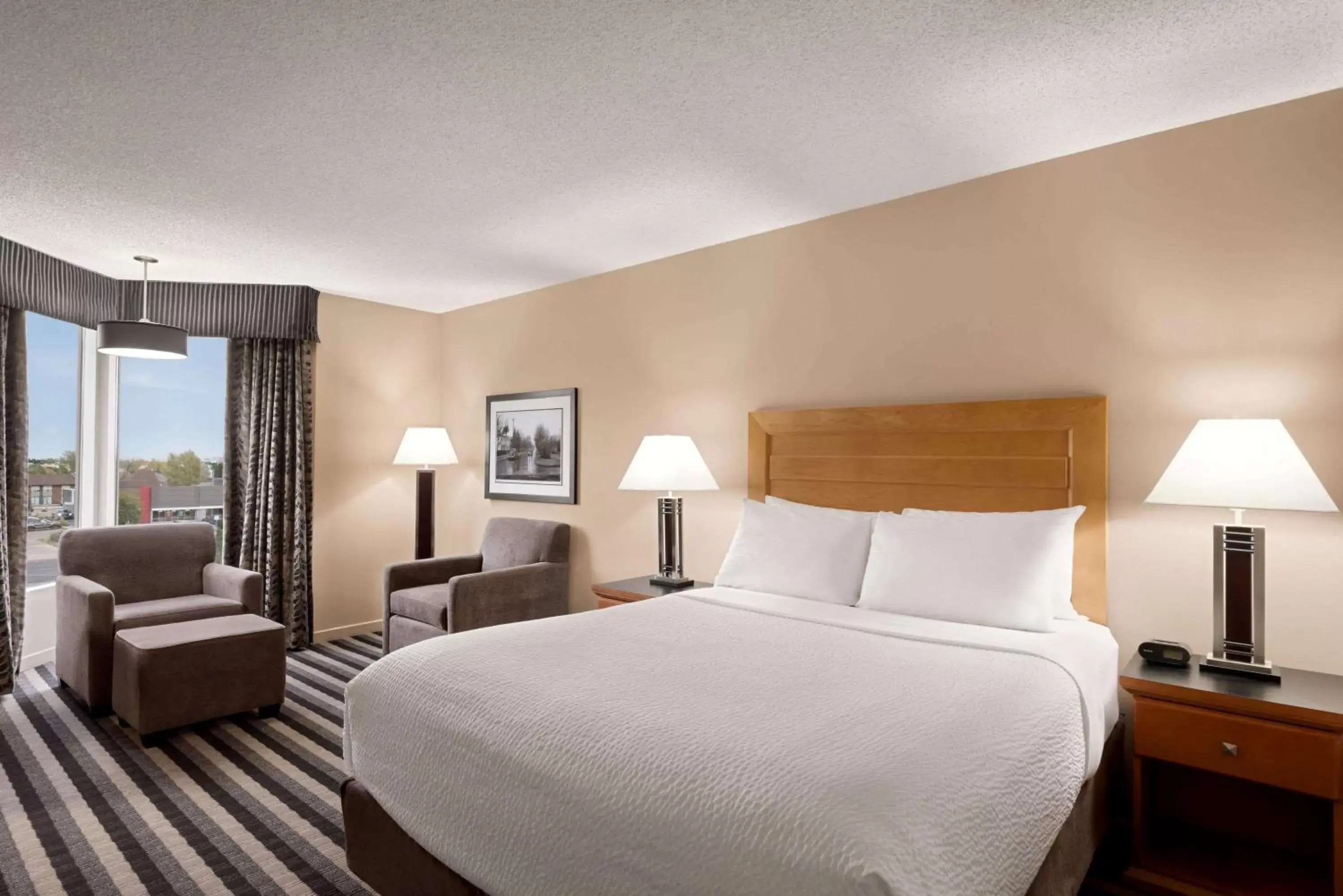 Photo of the whole room, Bed in Royal Hotel West Edmonton, Trademark Collection by Wyndham Photo of the whole room, Bed in Royal Hotel West Edmonton, Trademark Collection by Wyndham
