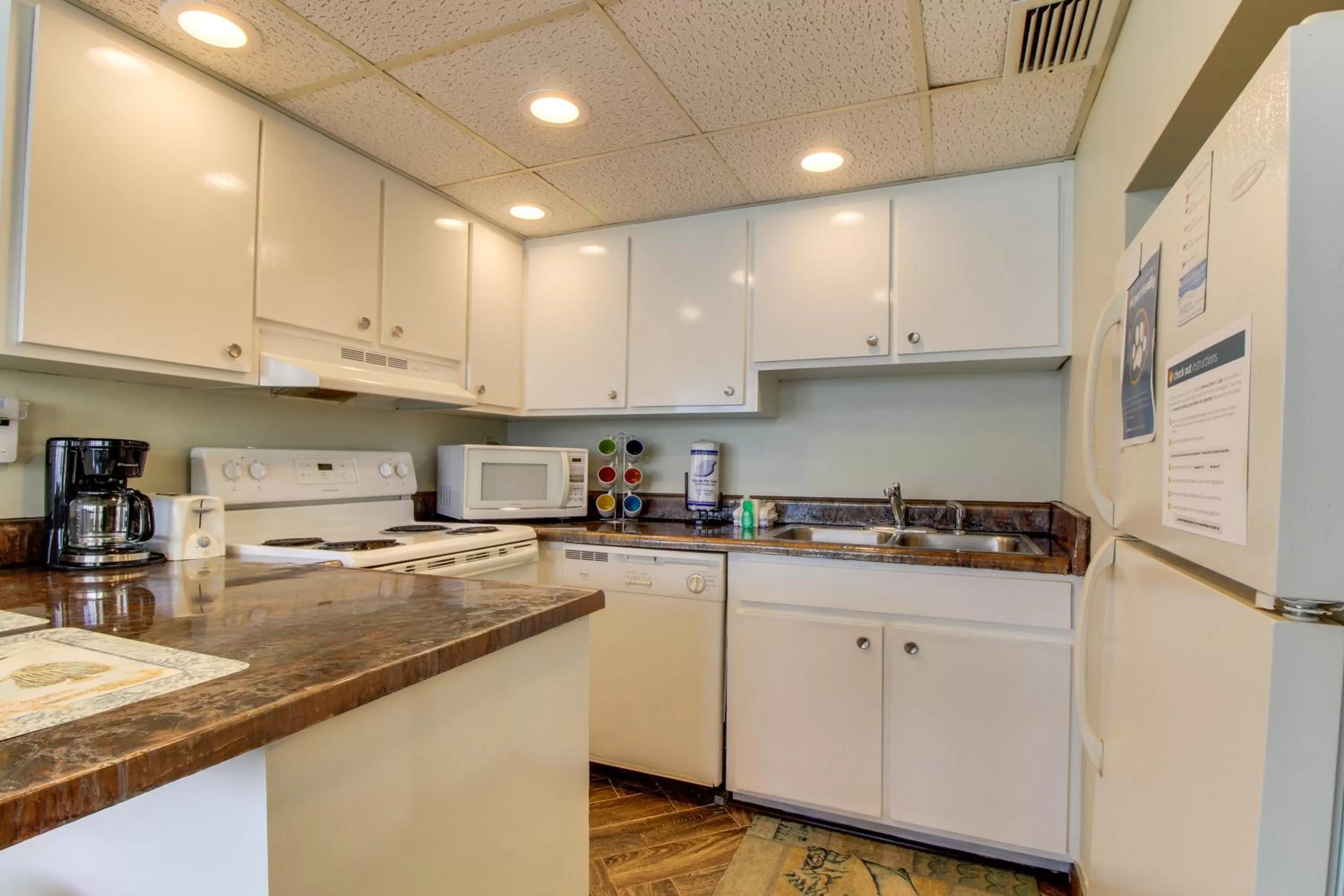 Kitchen/Kitchenette in Sunbird #608E