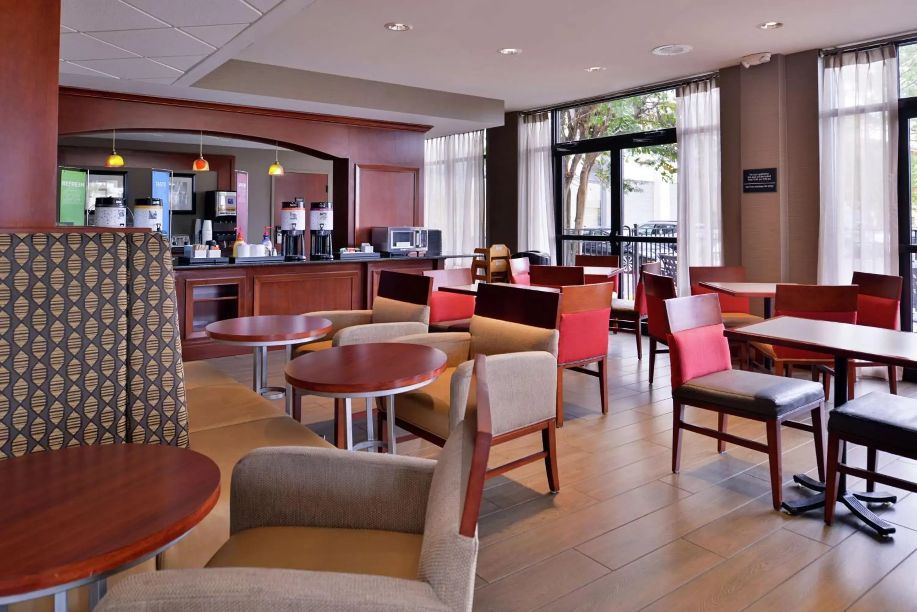 Dining area, Restaurant/Places to Eat in Hampton Inn Norfolk/Virginia Beach