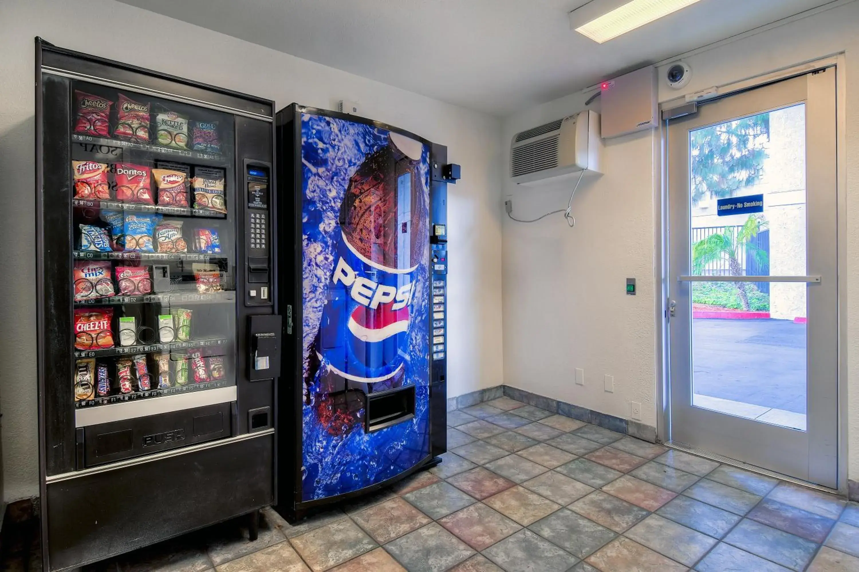 Decorative detail in Motel 6 Chino, CA - Los Angeles Ontario Decorative detail in Motel 6 Chino, CA - Los Angeles Ontario